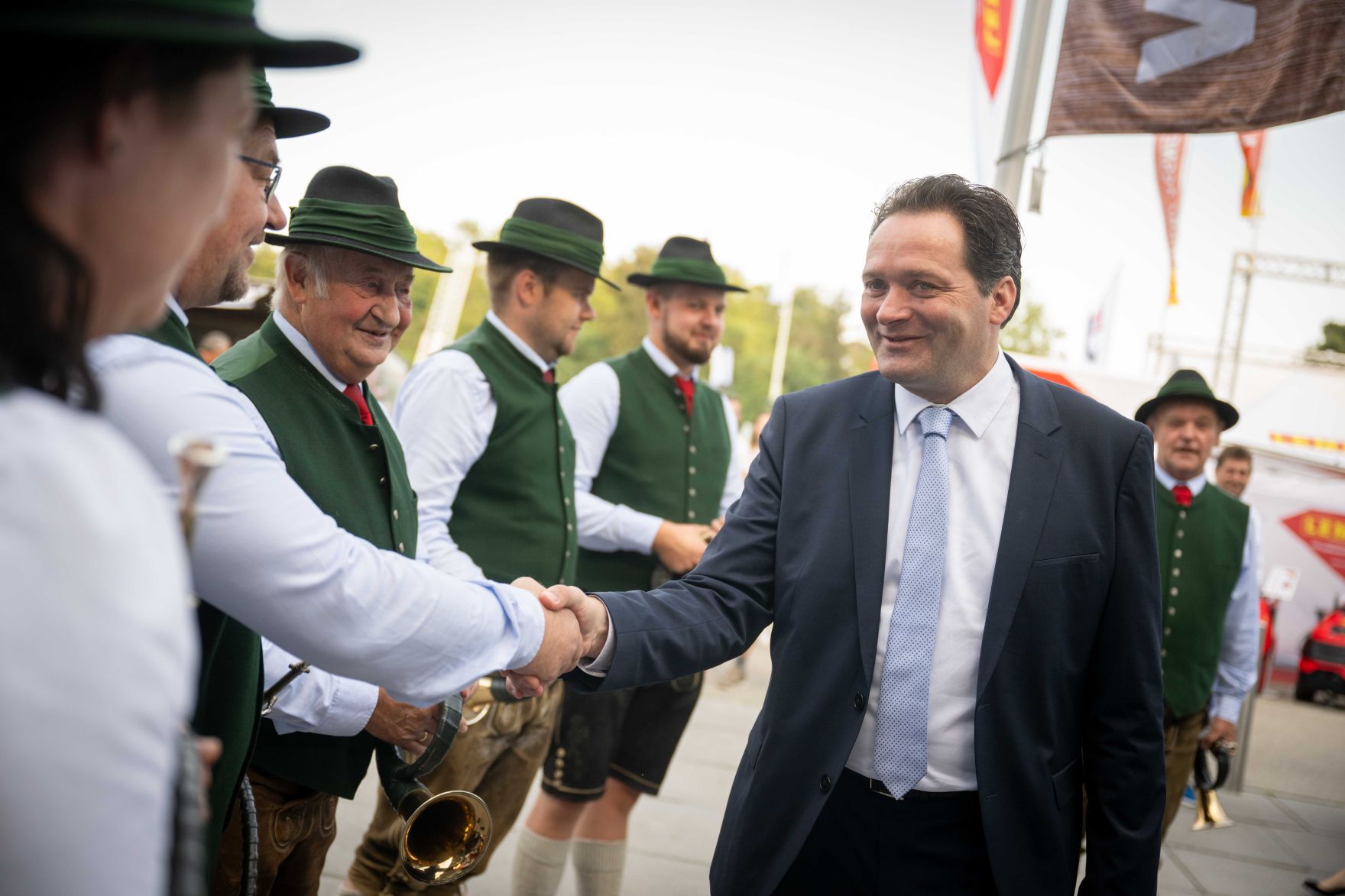 Herr Bundesminister Norbert Totschnig besuchte die Welser Messe 2024. Dabei hielt er eine Er&ouml;ffnungs-Rede und machte einen Rundgang durch das Messegel&auml;nde.