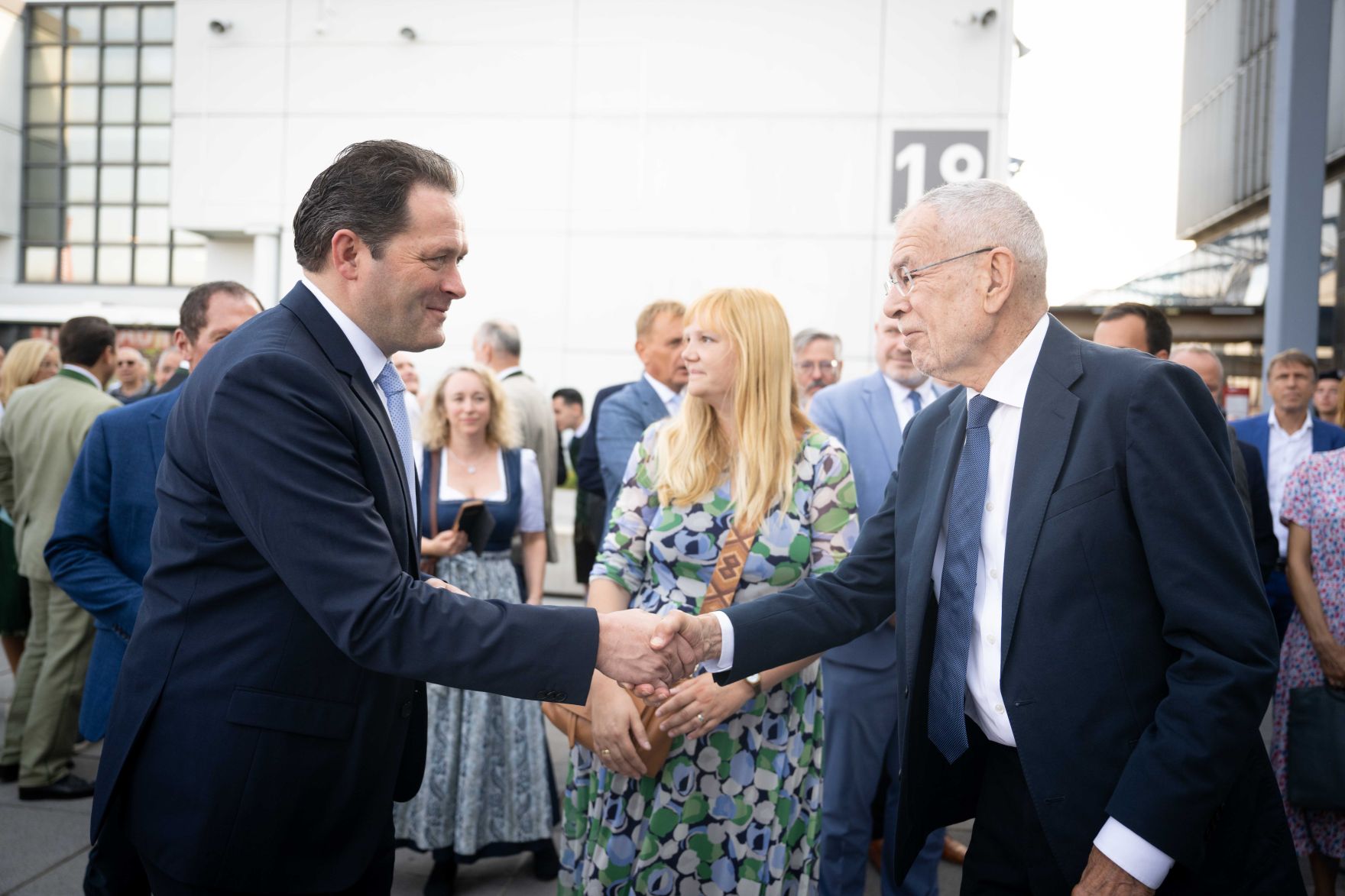 DSC_9533.jpg Herr Bundesminister Norbert Totschnig besuchte die Welser Messe 2024. Dabei hielt er eine Eröffnungs-Rede und machte einen Rundgang durch das Messegelände.