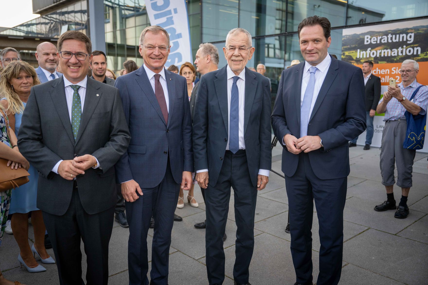 Herr Bundesminister Norbert Totschnig besuchte die Welser Messe 2024. Dabei hielt er eine Er&ouml;ffnungs-Rede und machte einen Rundgang durch das Messegel&auml;nde.