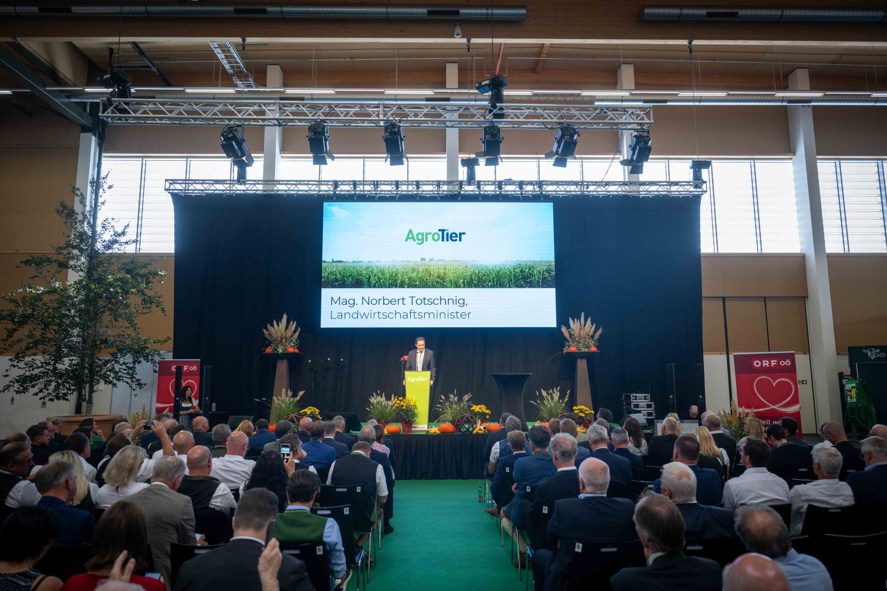 DSC_9914.jpg Herr Bundesminister Norbert Totschnig besuchte die Welser Messe 2024. Dabei hielt er eine Eröffnungs-Rede und machte einen Rundgang durch das Messegelände.