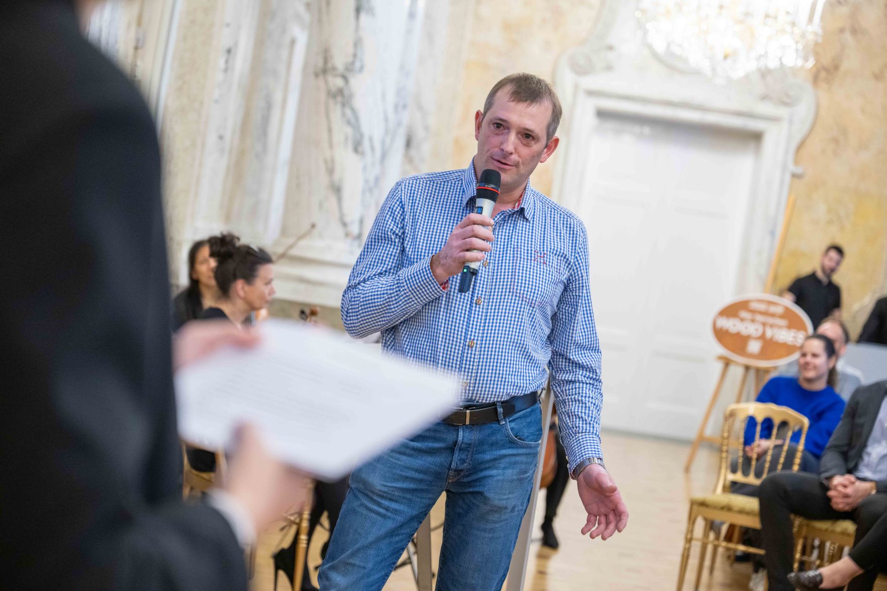 DSC_7415.jpg Bundesminister Norbert Totschnig zeichnete im Rahmen eines Festaktes landwirtschaftliche Erfolgsbetriebe aus. Innovation, Autonomie, Selbstverwirklichung, Netzwerke und soziale Faktoren haben sich dabei als erfolgsentscheidend herausgestellt.