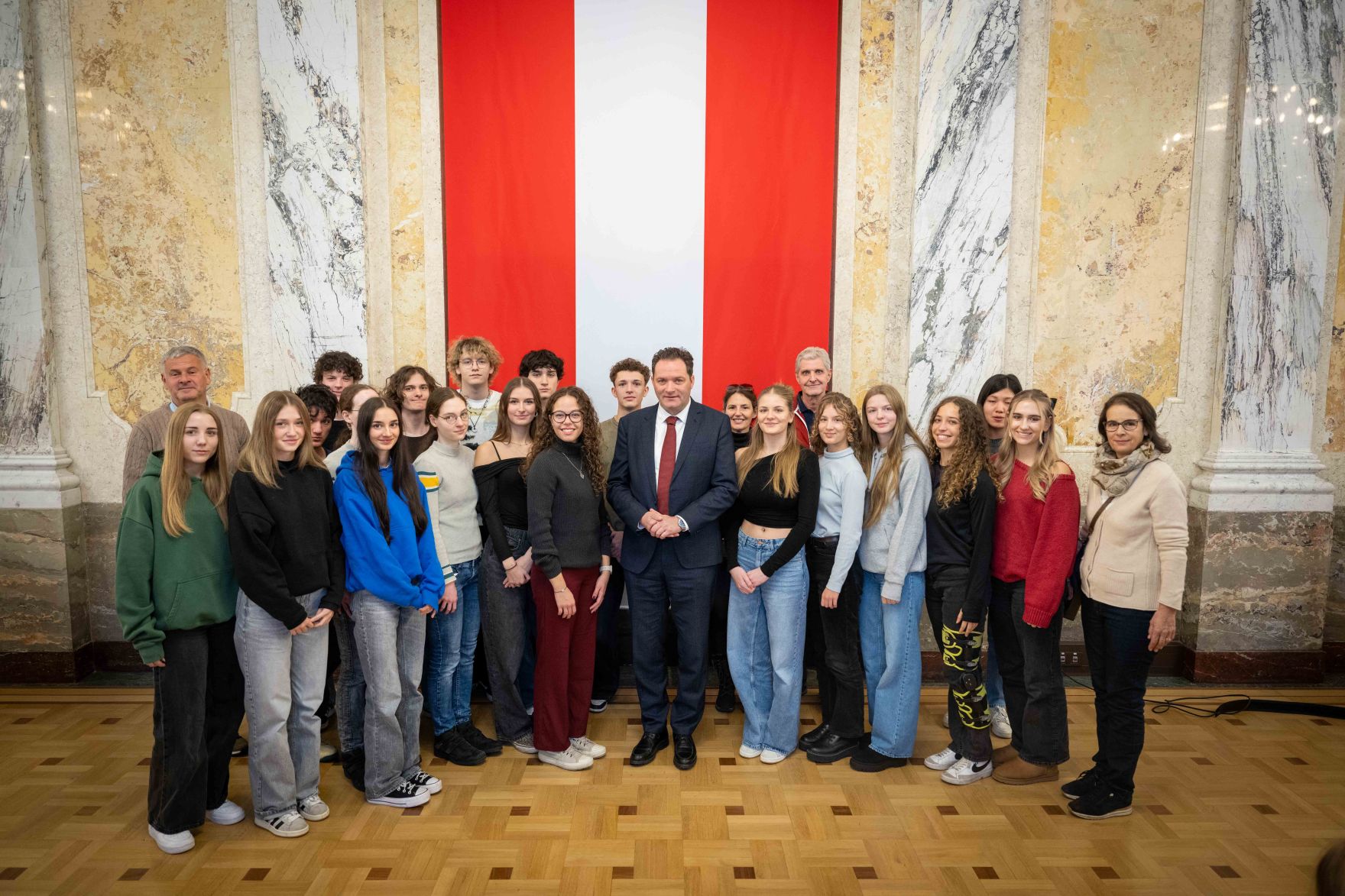 DSC_0449.jpg Am Mittwoch dem 19. November 2024 besuchten Schülerinnen und Schüler aus dem Gymnasium Lienz den Herrn Bundesminister Norbert Totschnig im Regierungsgebäude am Stubenring.