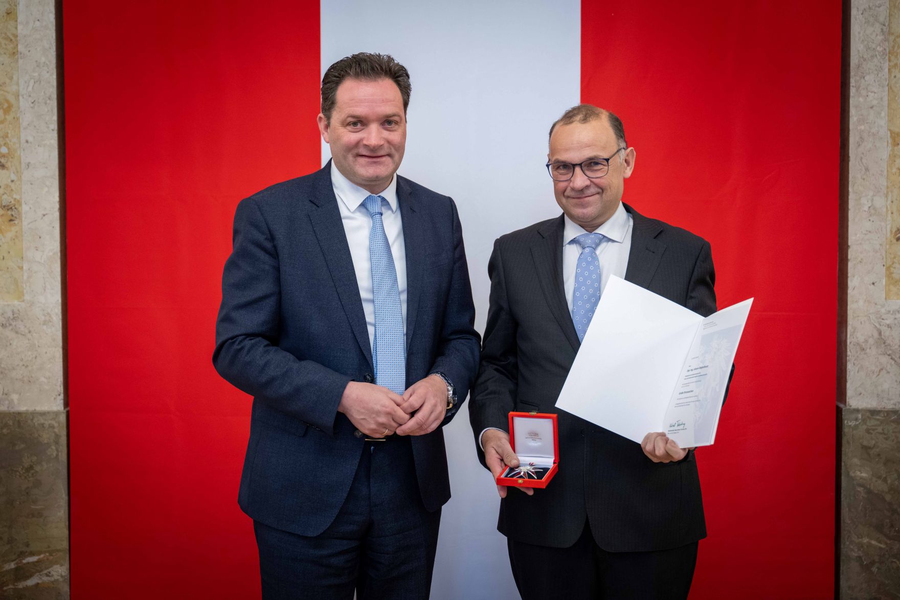 DSC_5353.jpg Herr Bundesminister Norbert Totschnig verlieh verschiedene Ehrenzeichen sowie auch Berufstitel im Marmorsaal im Regierungsgebäude am Stubenring.