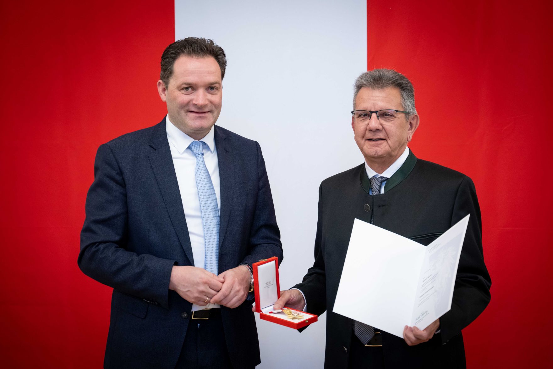 DSC_5559.jpg Herr Bundesminister Norbert Totschnig verlieh verschiedene Ehrenzeichen sowie auch Berufstitel im Marmorsaal im Regierungsgebäude am Stubenring.