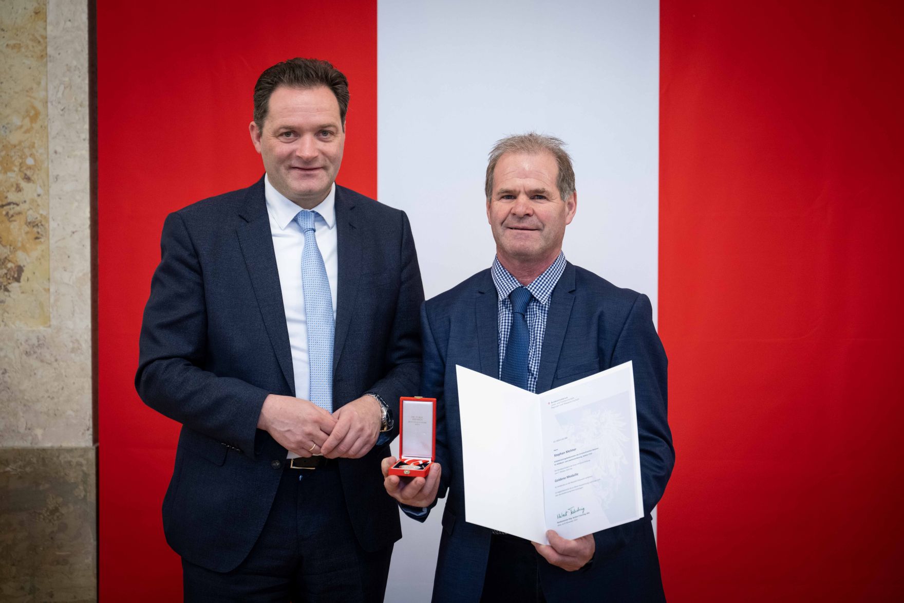 Herr Bundesminister Norbert Totschnig verlieh verschiedene Ehrenzeichen sowie auch Berufstitel im Marmorsaal im Regierungsgeb&auml;ude am Stubenring.
