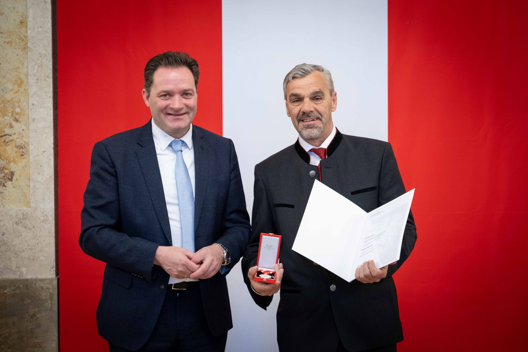 DSC_5658.jpg Herr Bundesminister Norbert Totschnig verlieh verschiedene Ehrenzeichen sowie auch Berufstitel im Marmorsaal im Regierungsgebäude am Stubenring.