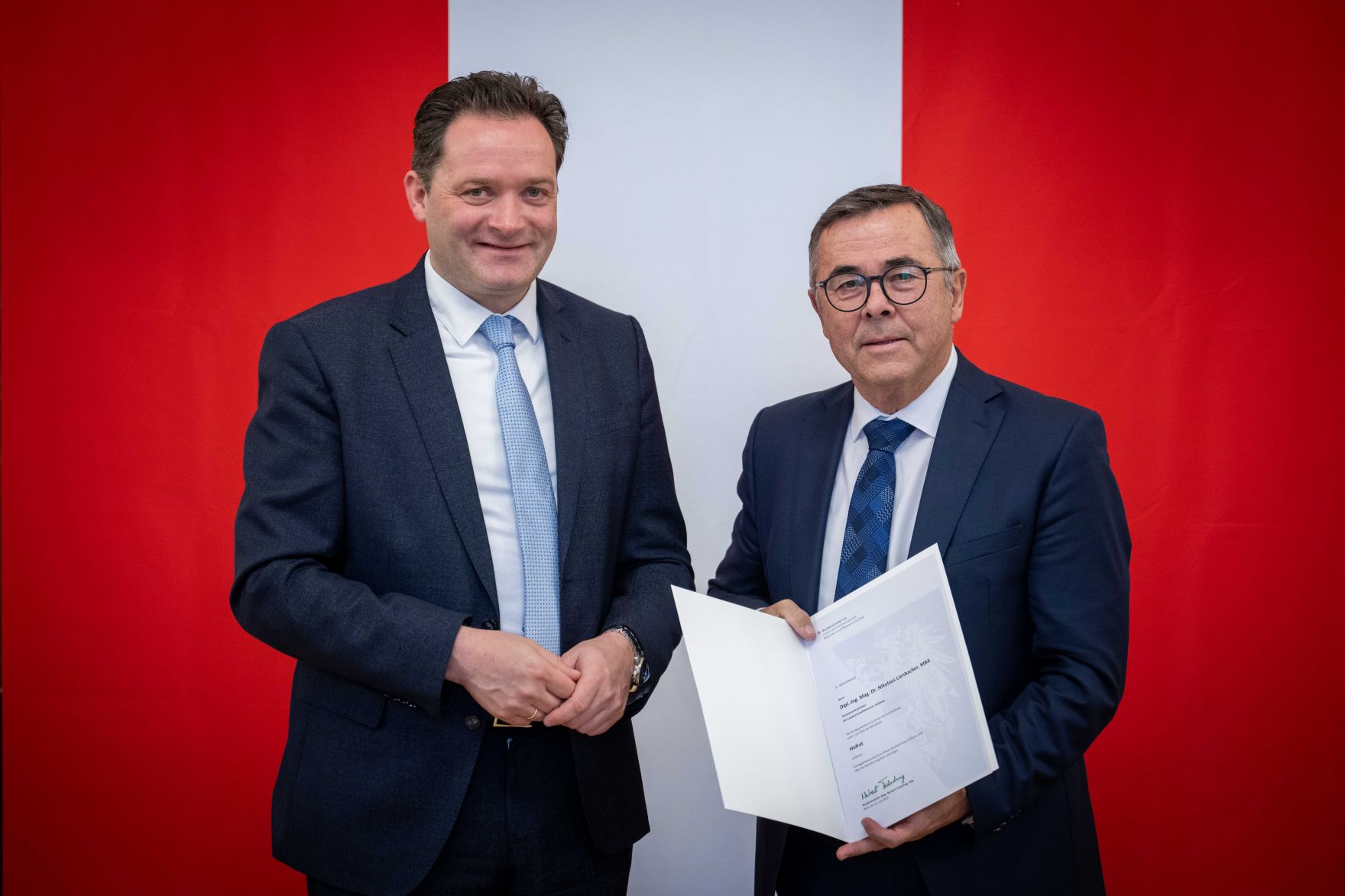 DSC_5698 - Kopie.jpg Herr Bundesminister Norbert Totschnig verlieh verschiedene Ehrenzeichen sowie auch Berufstitel im Marmorsaal im Regierungsgebäude am Stubenring.