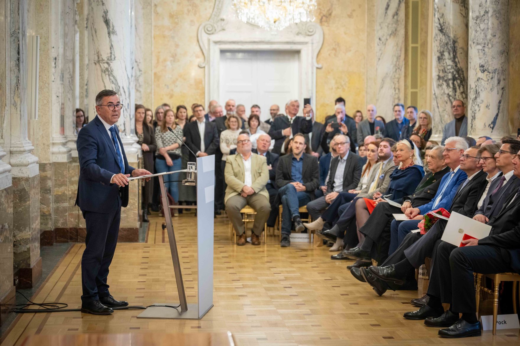 DSC_5899.jpg Herr Bundesminister Norbert Totschnig verlieh verschiedene Ehrenzeichen sowie auch Berufstitel im Marmorsaal im Regierungsgebäude am Stubenring.