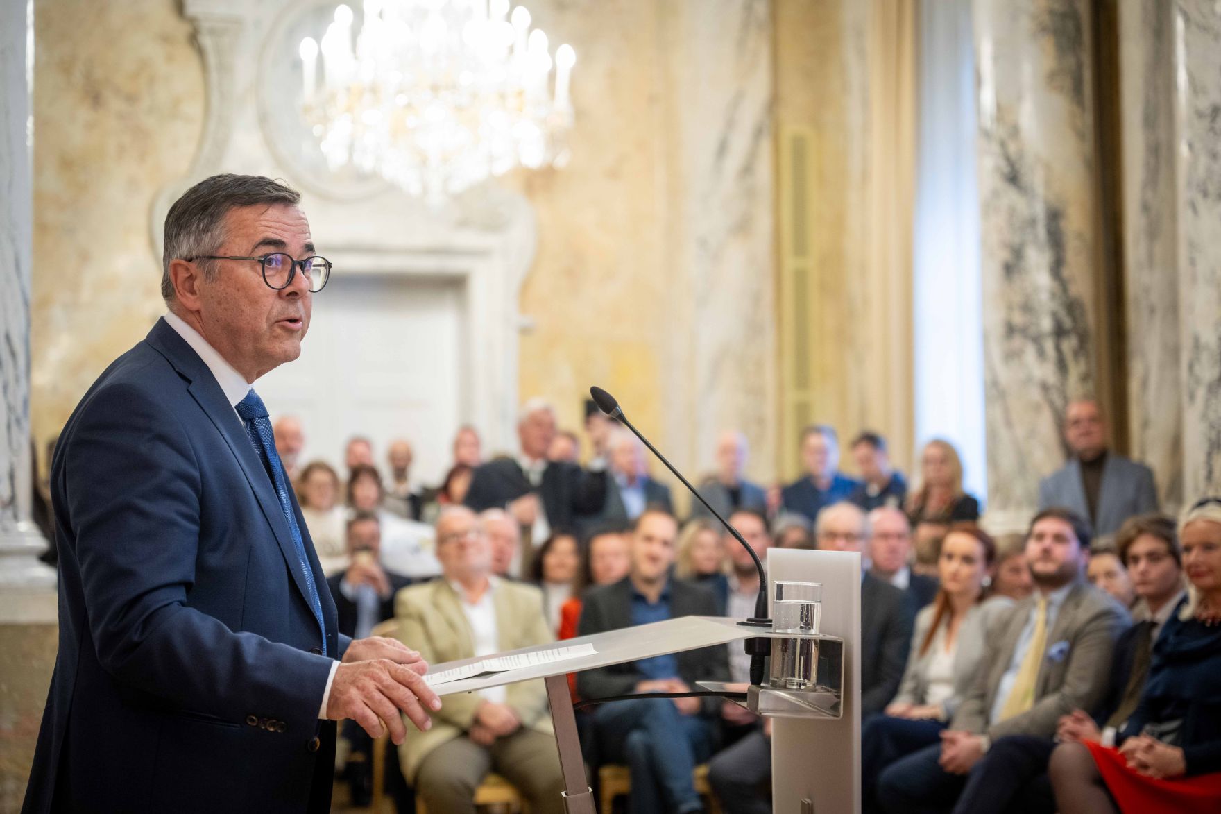 DSC_5917.jpg Herr Bundesminister Norbert Totschnig verlieh verschiedene Ehrenzeichen sowie auch Berufstitel im Marmorsaal im Regierungsgebäude am Stubenring.