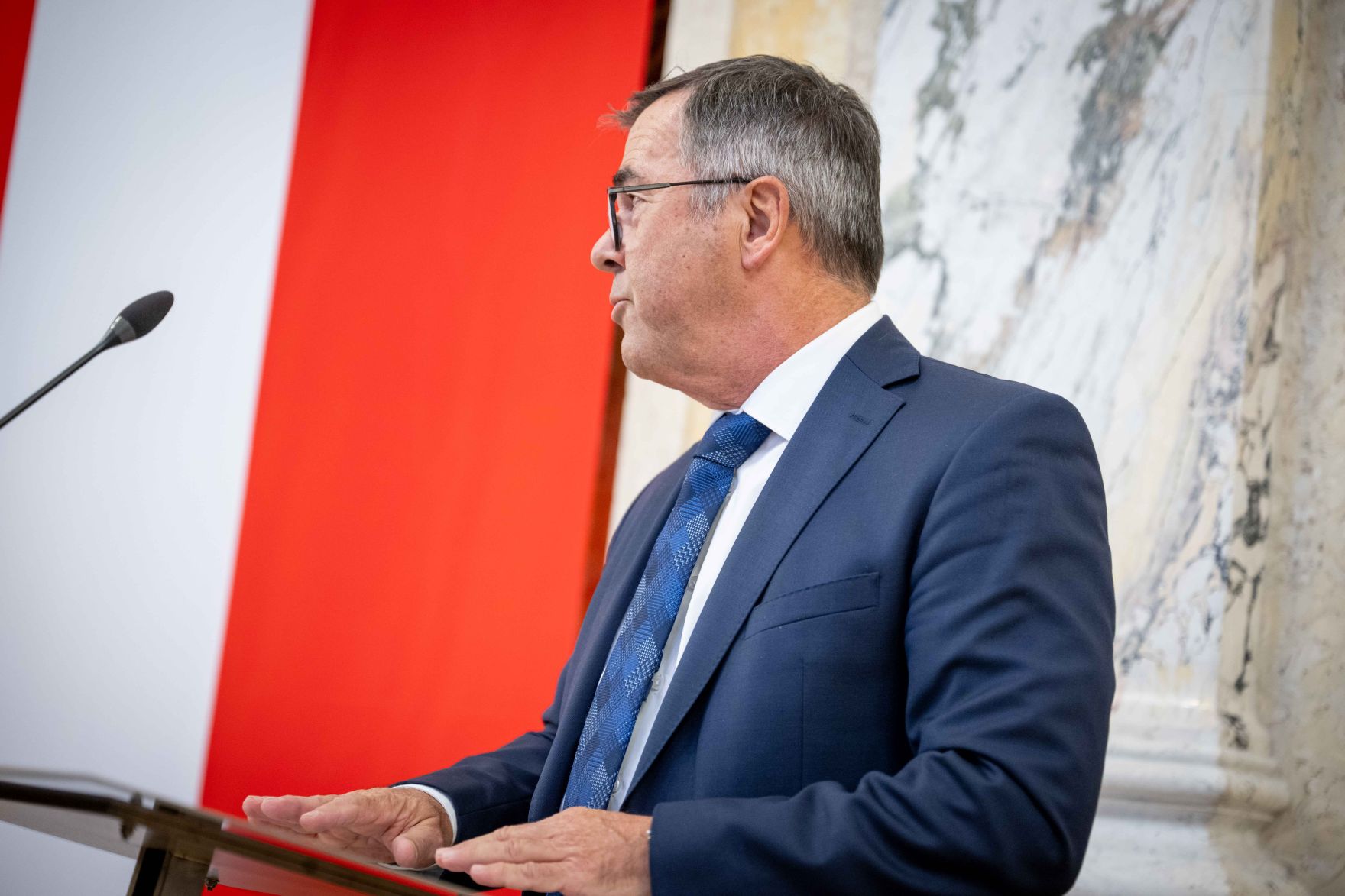 DSC_5984.jpg Herr Bundesminister Norbert Totschnig verlieh verschiedene Ehrenzeichen sowie auch Berufstitel im Marmorsaal im Regierungsgebäude am Stubenring.