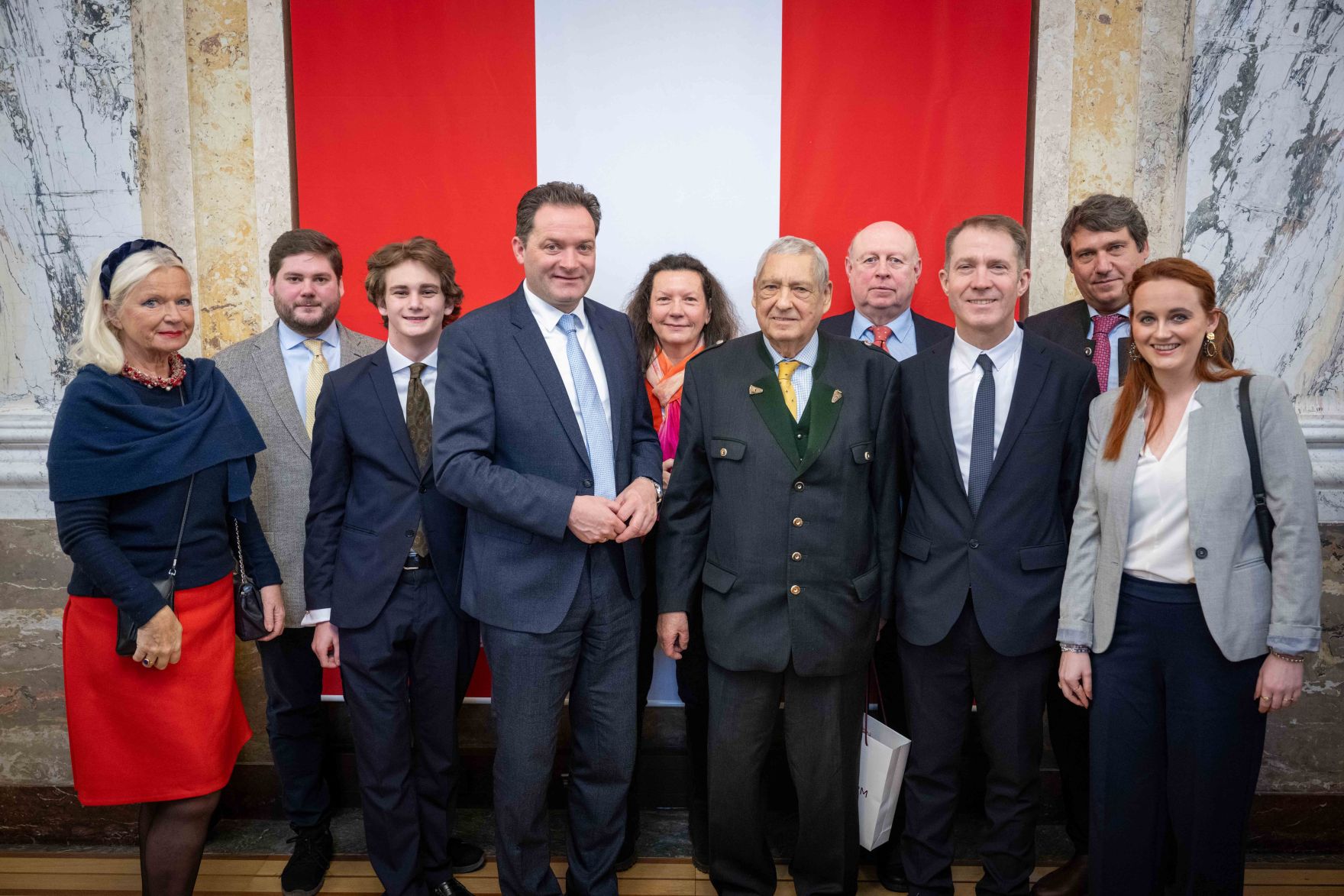 Herr Bundesminister Norbert Totschnig verlieh verschiedene Ehrenzeichen sowie auch Berufstitel im Marmorsaal im Regierungsgeb&auml;ude am Stubenring.