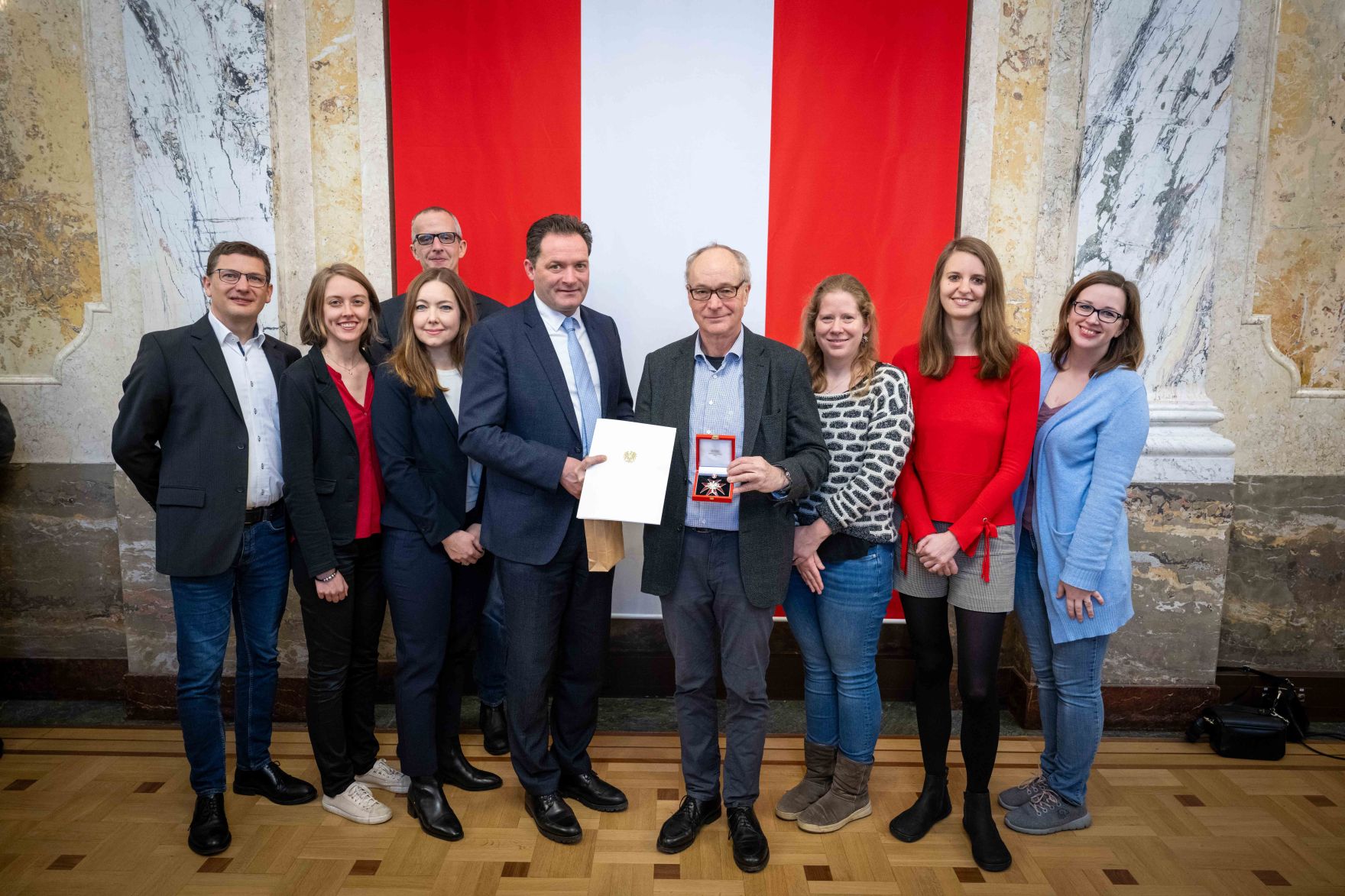 Herr Bundesminister Norbert Totschnig verlieh verschiedene Ehrenzeichen sowie auch Berufstitel im Marmorsaal im Regierungsgeb&auml;ude am Stubenring.