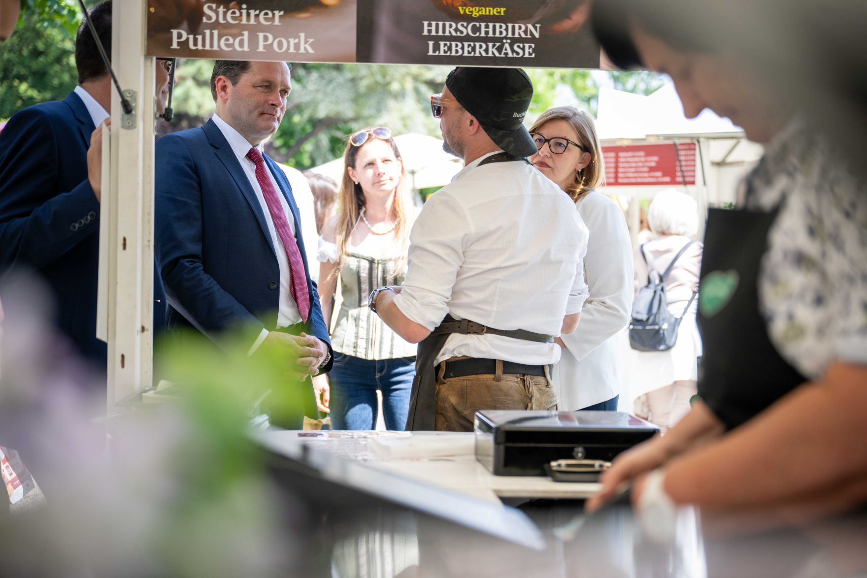 DSC_5722.jpg Herr Bundesminister besuchte gemeinsam mit Bürgermeister der Stadt Wien Michael Ludwig das Genussfestival im Stadtpark.