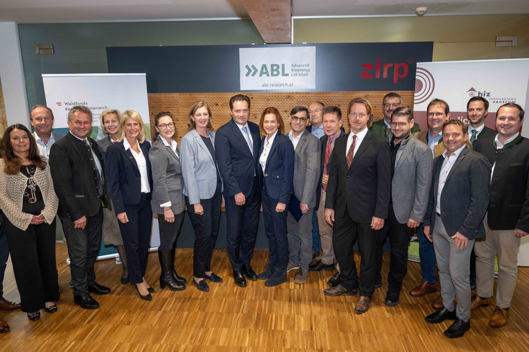 Herr Bundesminister Norbert Totschnig bei der Projektvorstellung Reallabor Holzgas in Zeltweg.