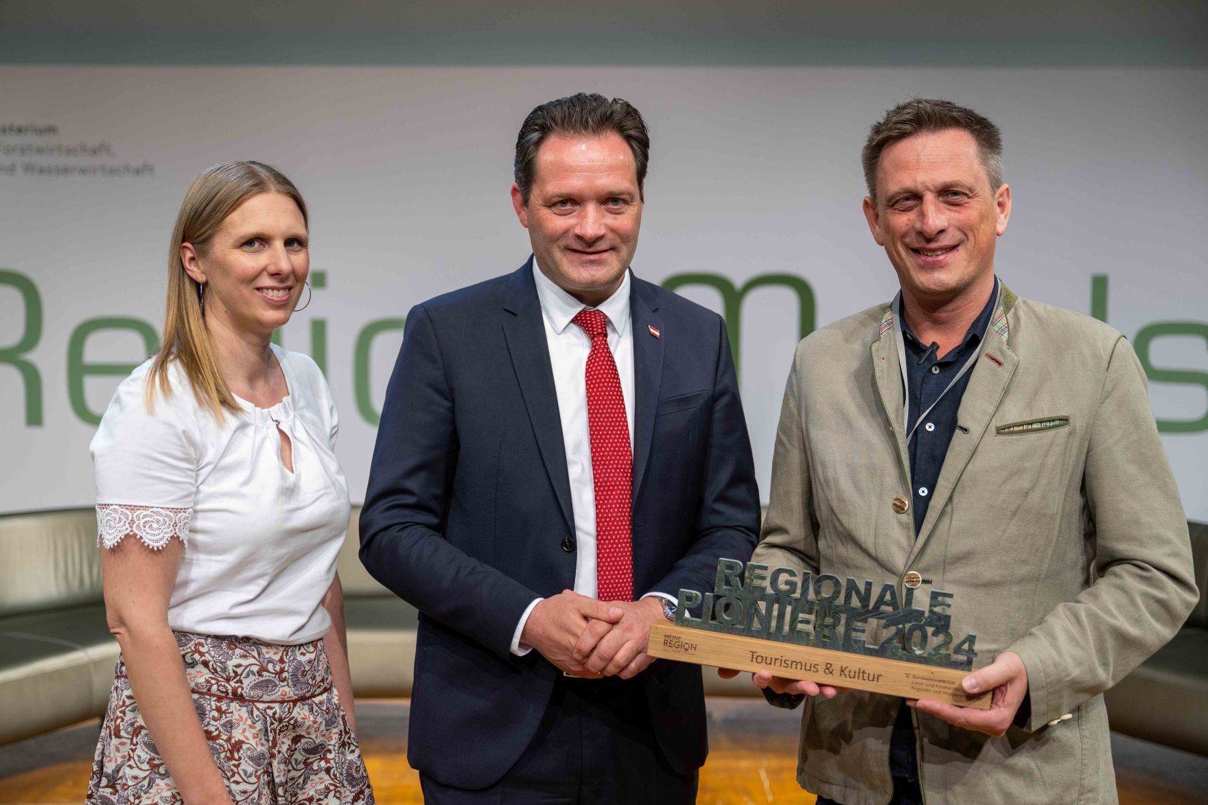DSC_2098.jpg Abschließend zur RegionIMpuls-Tour veranstaltete Herr Bundesminister Norbert Totschnig eine Abschlussveranstaltung in der Burg Perchtoldsdorf