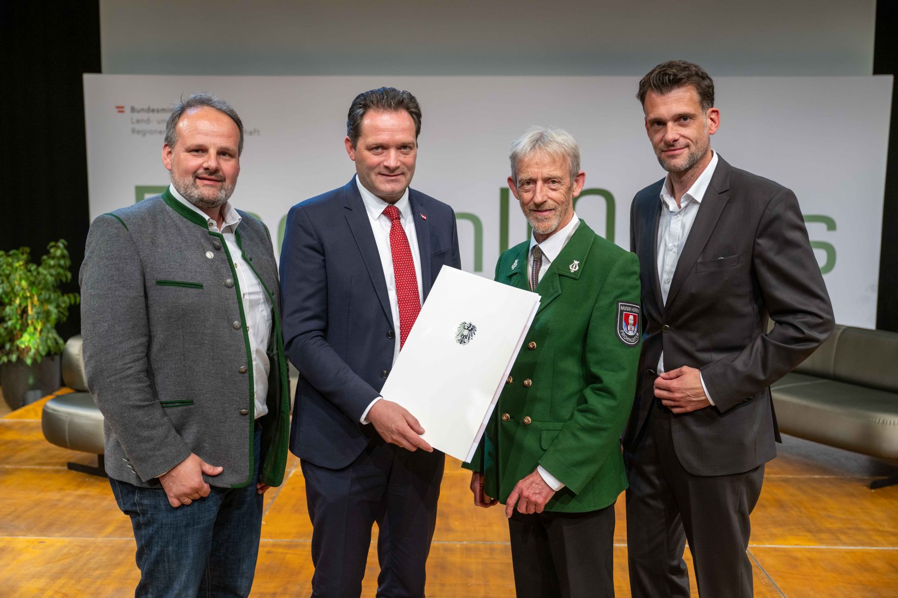 Abschlie&szlig;end zur RegionIMpuls-Tour veranstaltete Herr Bundesminister Norbert Totschnig eine Abschlussveranstaltung in der Burg Perchtoldsdorf