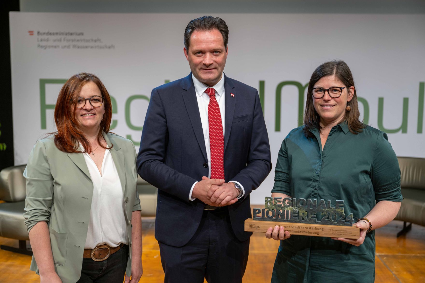 DSC_2168.jpg Abschließend zur RegionIMpuls-Tour veranstaltete Herr Bundesminister Norbert Totschnig eine Abschlussveranstaltung in der Burg Perchtoldsdorf
