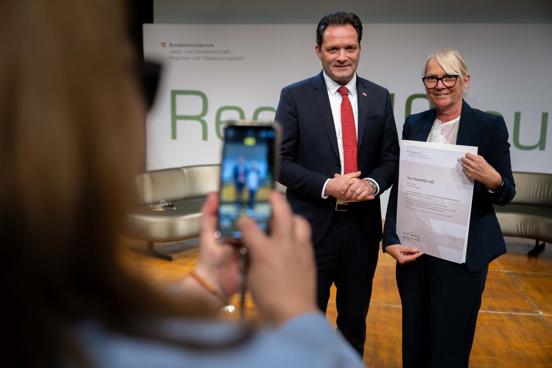 DSC_2177.jpg Abschließend zur RegionIMpuls-Tour veranstaltete Herr Bundesminister Norbert Totschnig eine Abschlussveranstaltung in der Burg Perchtoldsdorf