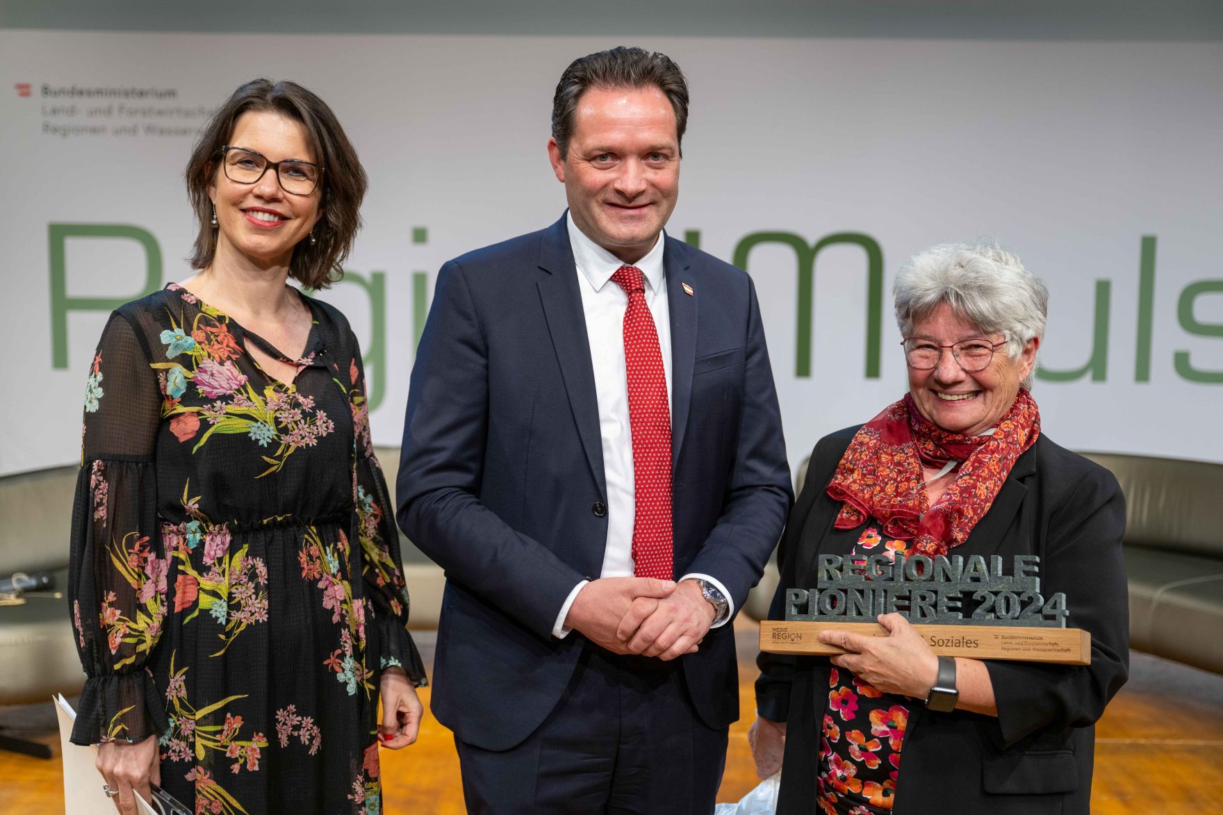 DSC_2197.jpg Abschließend zur RegionIMpuls-Tour veranstaltete Herr Bundesminister Norbert Totschnig eine Abschlussveranstaltung in der Burg Perchtoldsdorf