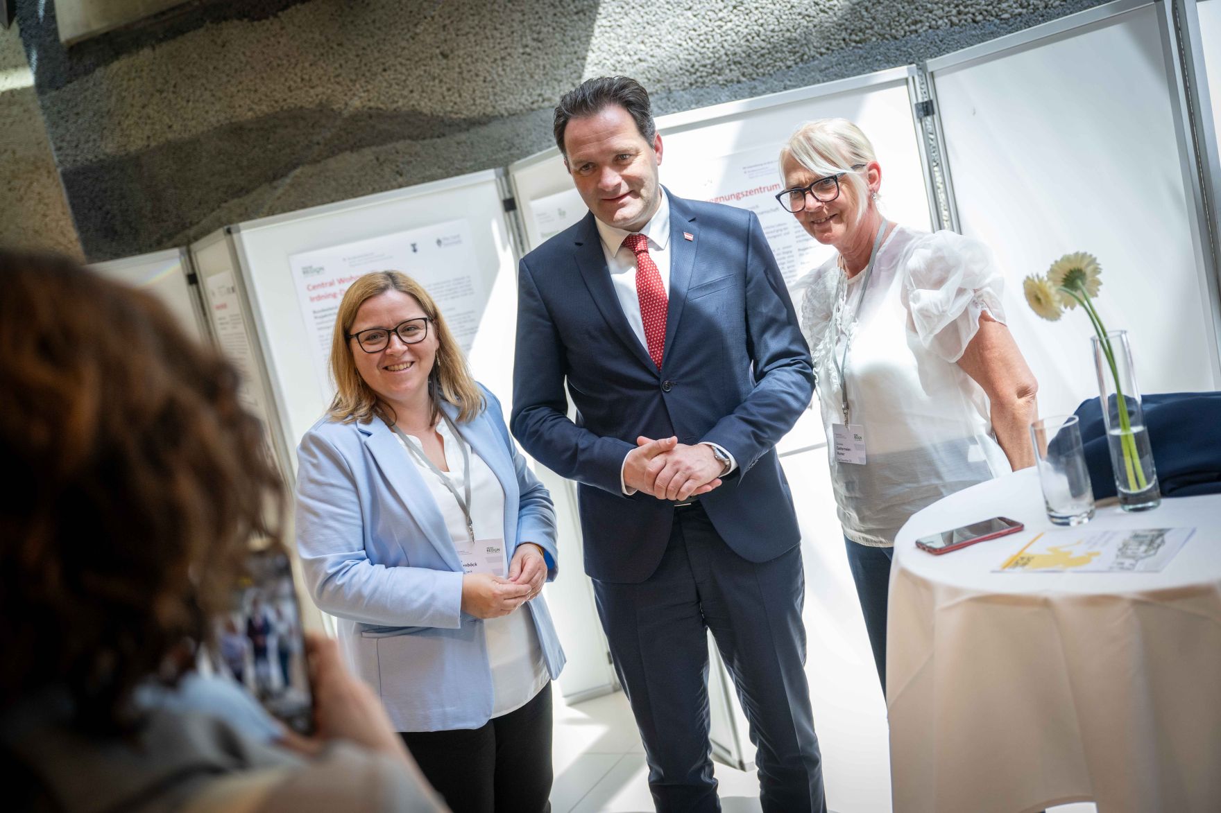 DSC_9125.jpg Abschließend zur RegionIMpuls-Tour veranstaltete Herr Bundesminister Norbert Totschnig eine Abschlussveranstaltung in der Burg Perchtoldsdorf