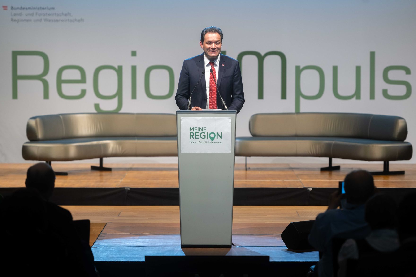 Abschlie&szlig;end zur RegionIMpuls-Tour veranstaltete Herr Bundesminister Norbert Totschnig eine Abschlussveranstaltung in der Burg Perchtoldsdorf