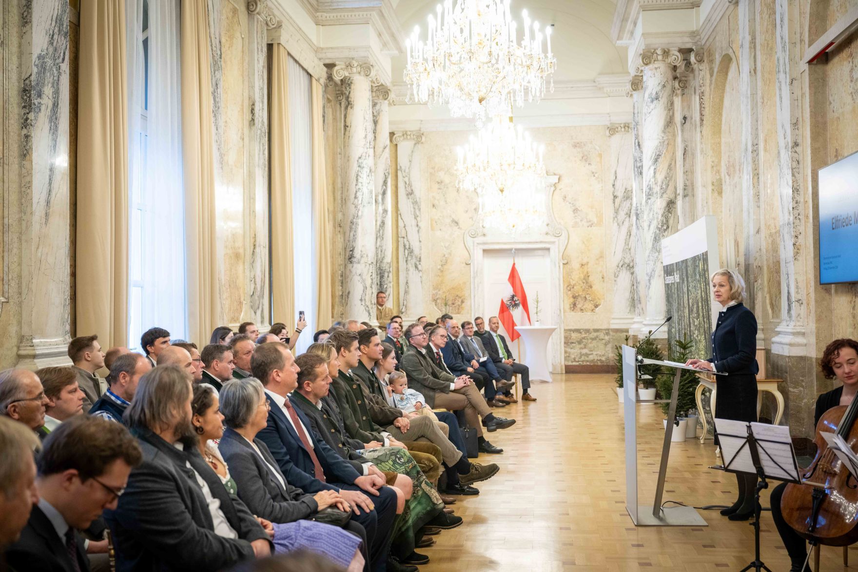 DSC_7813.jpg Mit dem „Staatspreis Wald“ werden in sechs Kategorien Projekte ausgezeichnet, die Großes leisten. Es geht um die Balance zwischen Natur und Wirtschaft sowie die Weitsicht für kommende Generationen.
