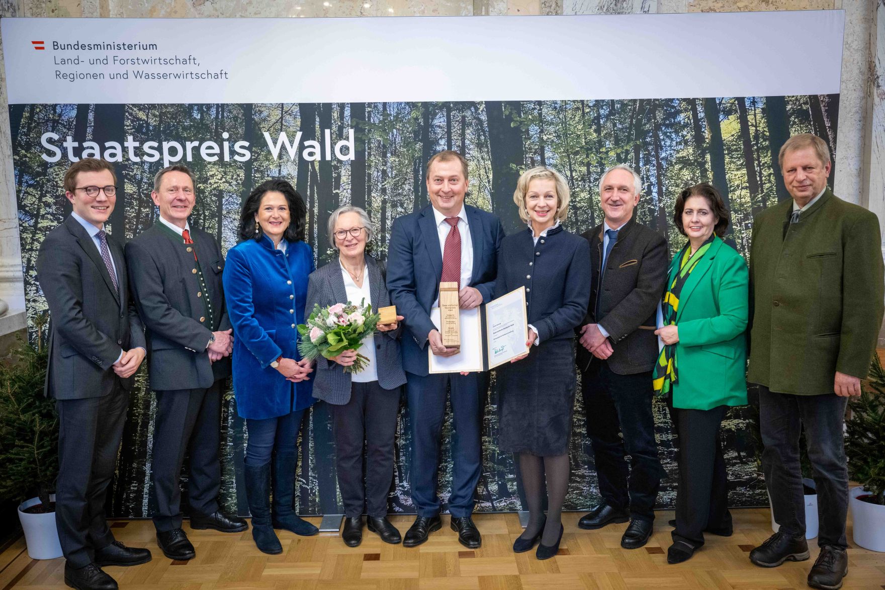 DSC_8022.jpg Mit dem „Staatspreis Wald“ werden in sechs Kategorien Projekte ausgezeichnet, die Großes leisten. Es geht um die Balance zwischen Natur und Wirtschaft sowie die Weitsicht für kommende Generationen.