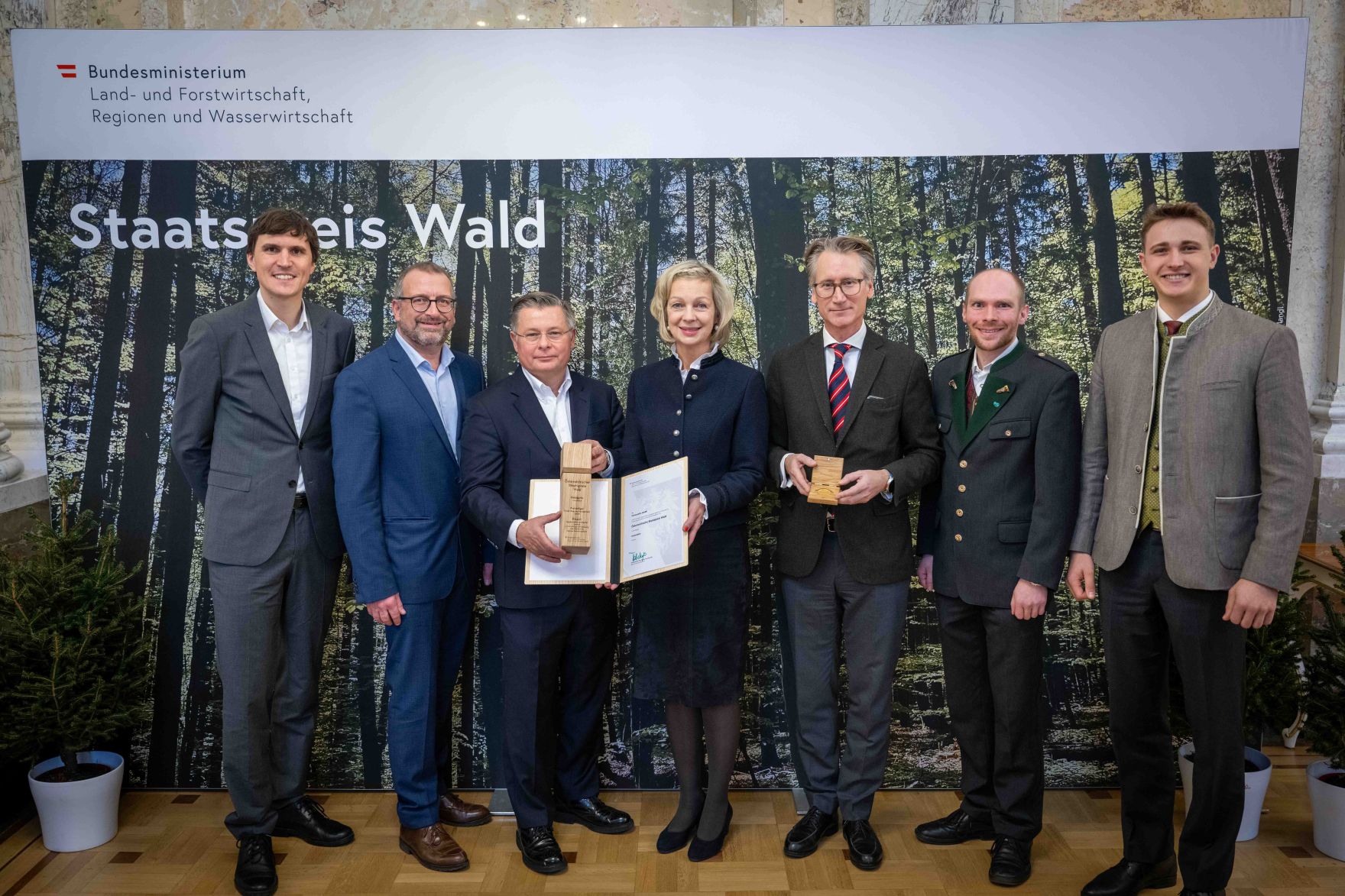 DSC_8425.jpg Mit dem „Staatspreis Wald“ werden in sechs Kategorien Projekte ausgezeichnet, die Großes leisten. Es geht um die Balance zwischen Natur und Wirtschaft sowie die Weitsicht für kommende Generationen.