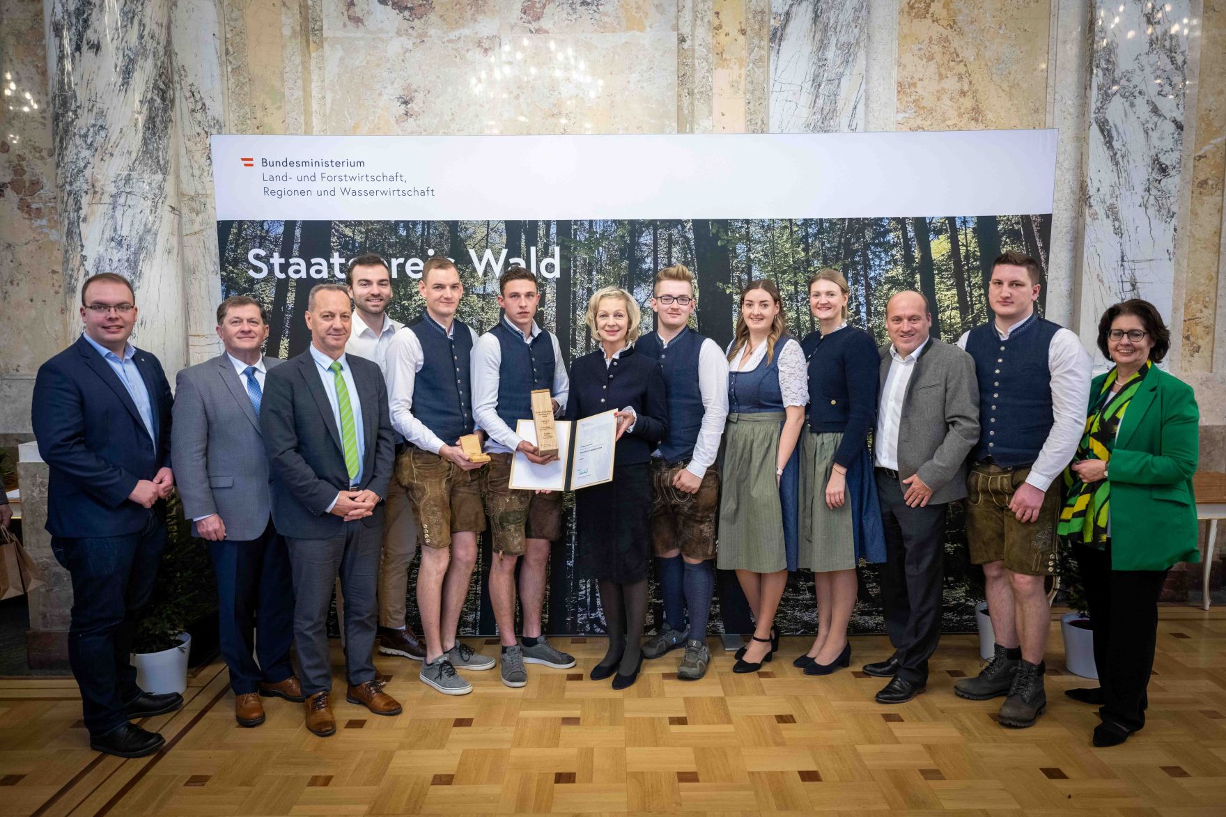 DSC_8529.jpg Mit dem „Staatspreis Wald“ werden in sechs Kategorien Projekte ausgezeichnet, die Großes leisten. Es geht um die Balance zwischen Natur und Wirtschaft sowie die Weitsicht für kommende Generationen.