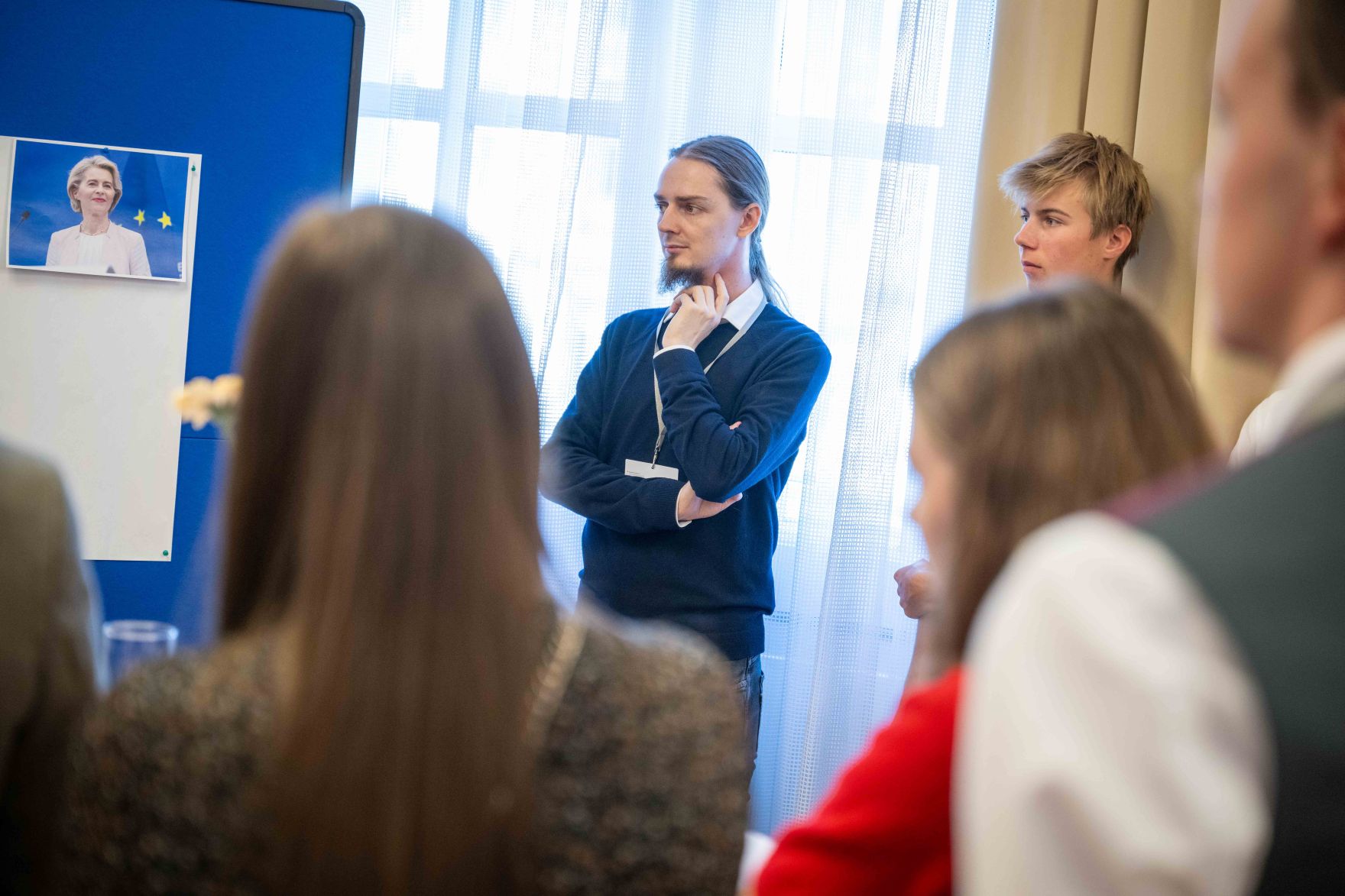 DSC_3056.jpg Anlässlich des „Tags der Demokratie“ lud Bundesminister Norbert Totschnig Schülerinnen und Schüler zur Diskussion über die Grundlagen unseres Zusammenlebens in das BML.