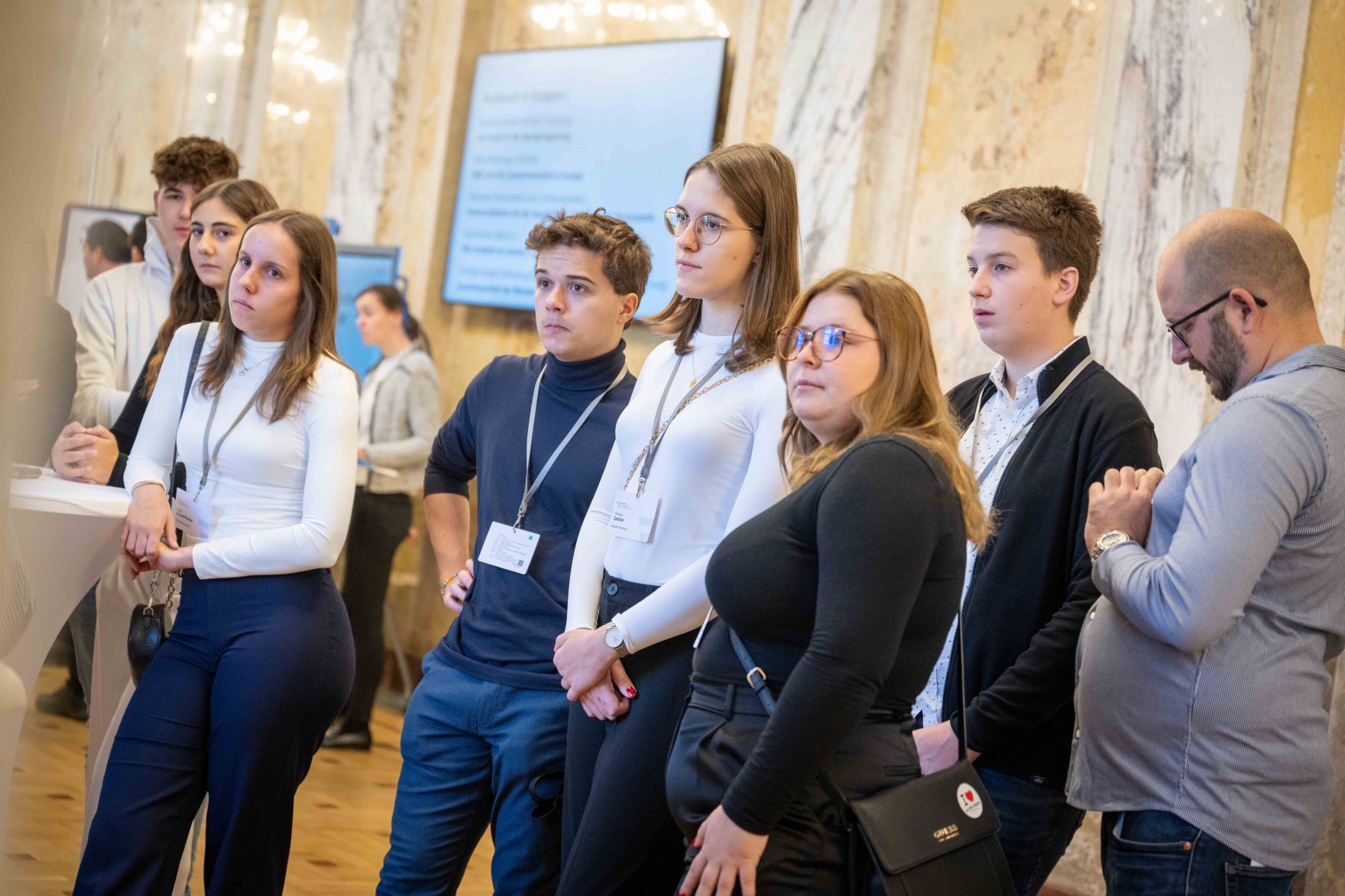 DSC_3238.jpg Anlässlich des „Tags der Demokratie“ lud Bundesminister Norbert Totschnig Schülerinnen und Schüler zur Diskussion über die Grundlagen unseres Zusammenlebens in das BML.