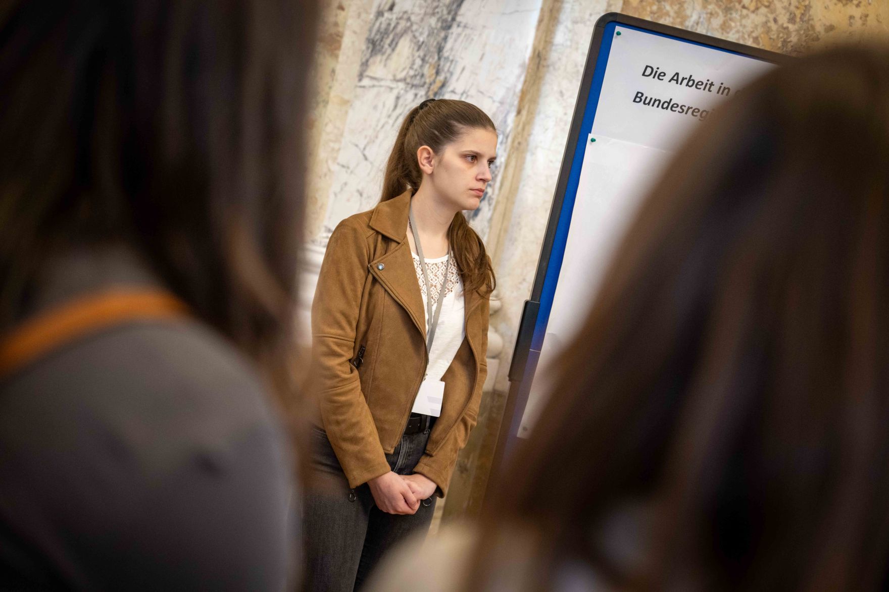 DSC_3254.jpg Anlässlich des „Tags der Demokratie“ lud Bundesminister Norbert Totschnig Schülerinnen und Schüler zur Diskussion über die Grundlagen unseres Zusammenlebens in das BML.