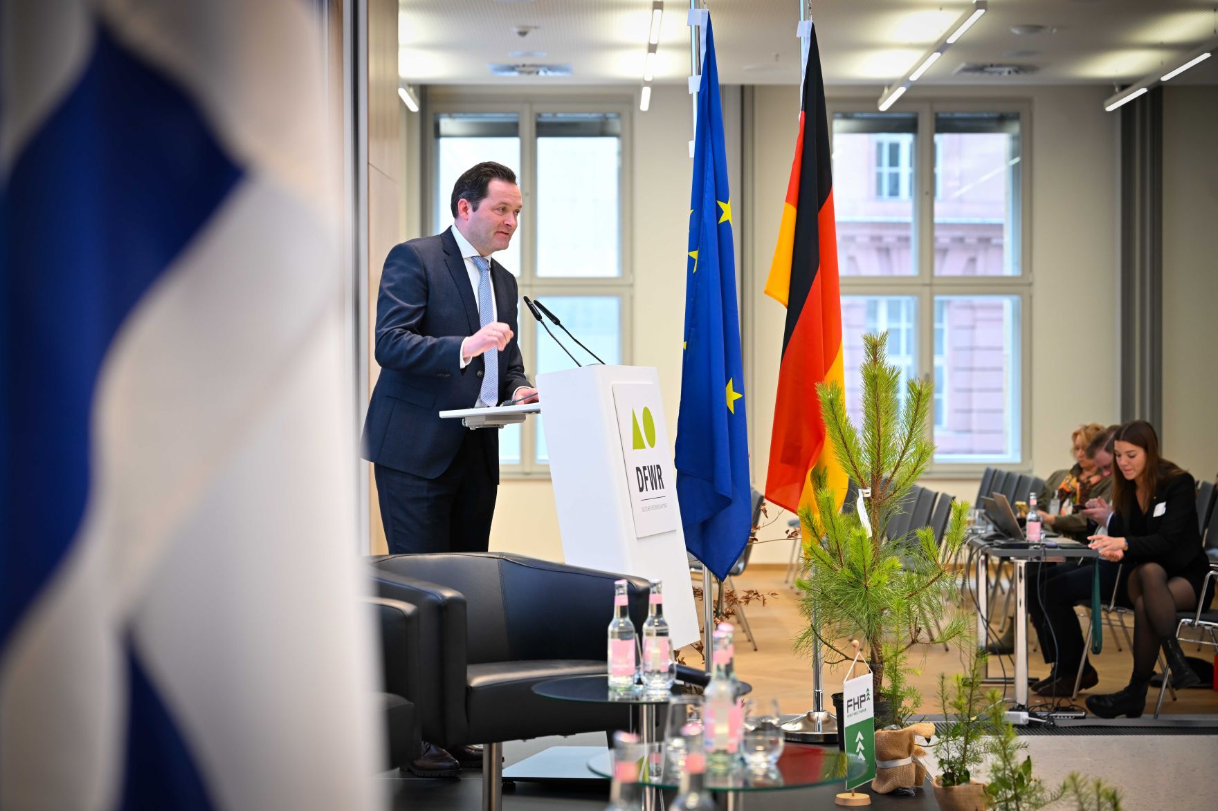 RHP_5645.jpg Herr Bundesminister Norbert Totschnig besuchte das EU-Symposium des deutschen Forstwirtschaftsrates in Berlin und hielt eine Rede vor dem Publikum.