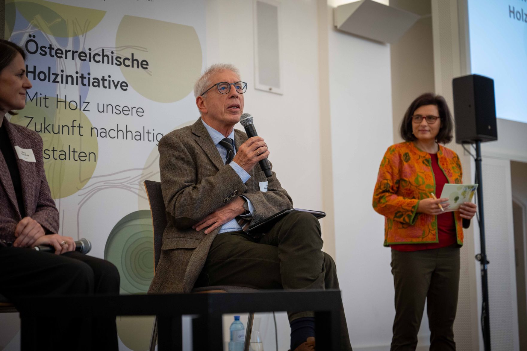 DSC_0740.jpg Der woodCircle „Gemeinsam die Zukunft der Österreichischen Holzinitiative gestalten und Erfolge feiern“ fand am 21. Oktober 2024 im Schloss Schönbrunn statt.