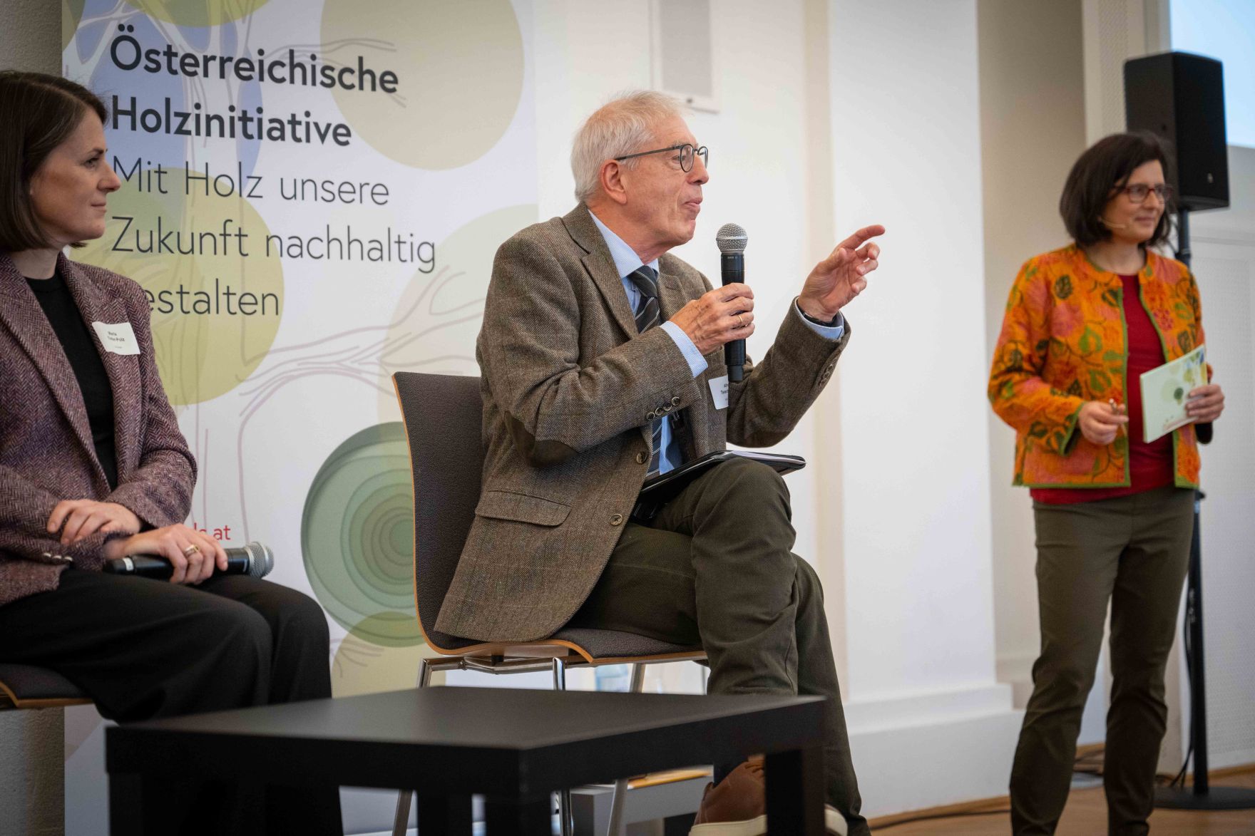 DSC_0786.jpg Der woodCircle „Gemeinsam die Zukunft der Österreichischen Holzinitiative gestalten und Erfolge feiern“ fand am 21. Oktober 2024 im Schloss Schönbrunn statt.