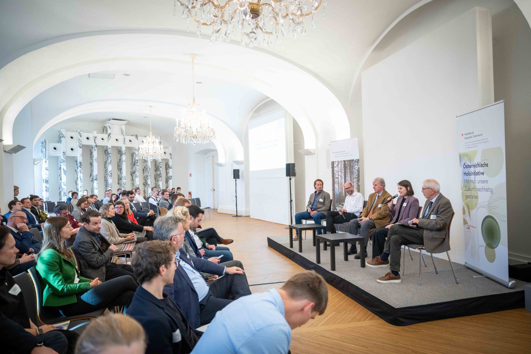 DSC_0932.jpg Der woodCircle „Gemeinsam die Zukunft der Österreichischen Holzinitiative gestalten und Erfolge feiern“ fand am 21. Oktober 2024 im Schloss Schönbrunn statt.