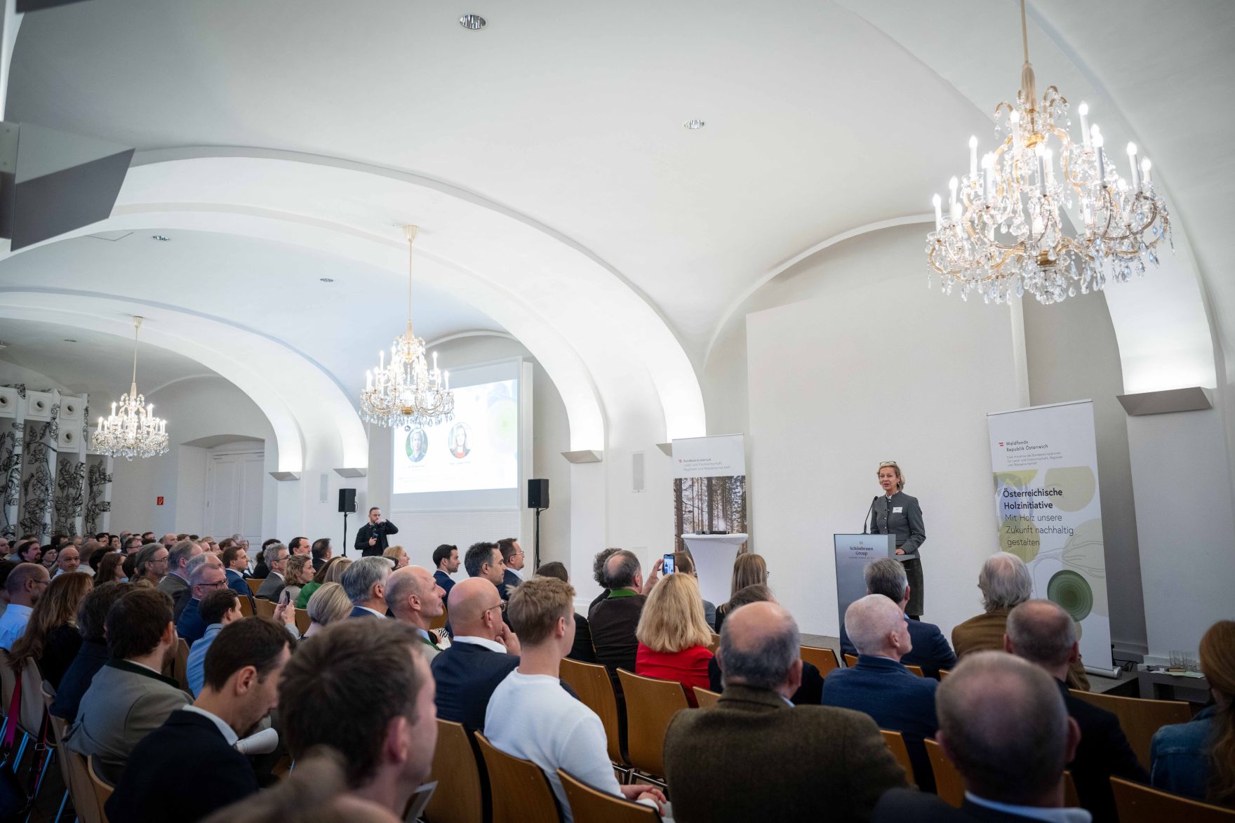 DSC_7970.jpg Der woodCircle „Gemeinsam die Zukunft der Österreichischen Holzinitiative gestalten und Erfolge feiern“ fand am 21. Oktober 2024 im Schloss Schönbrunn statt.