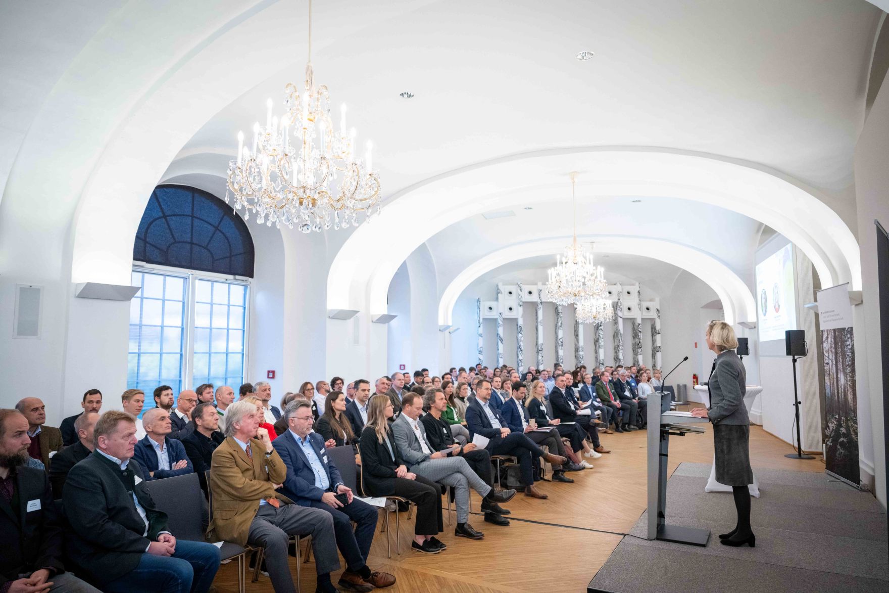 Der woodCircle &bdquo;Gemeinsam die Zukunft der &Ouml;sterreichischen Holzinitiative gestalten und Erfolge feiern&ldquo; fand am 21. Oktober 2024 im Schloss Sch&ouml;nbrunn statt.