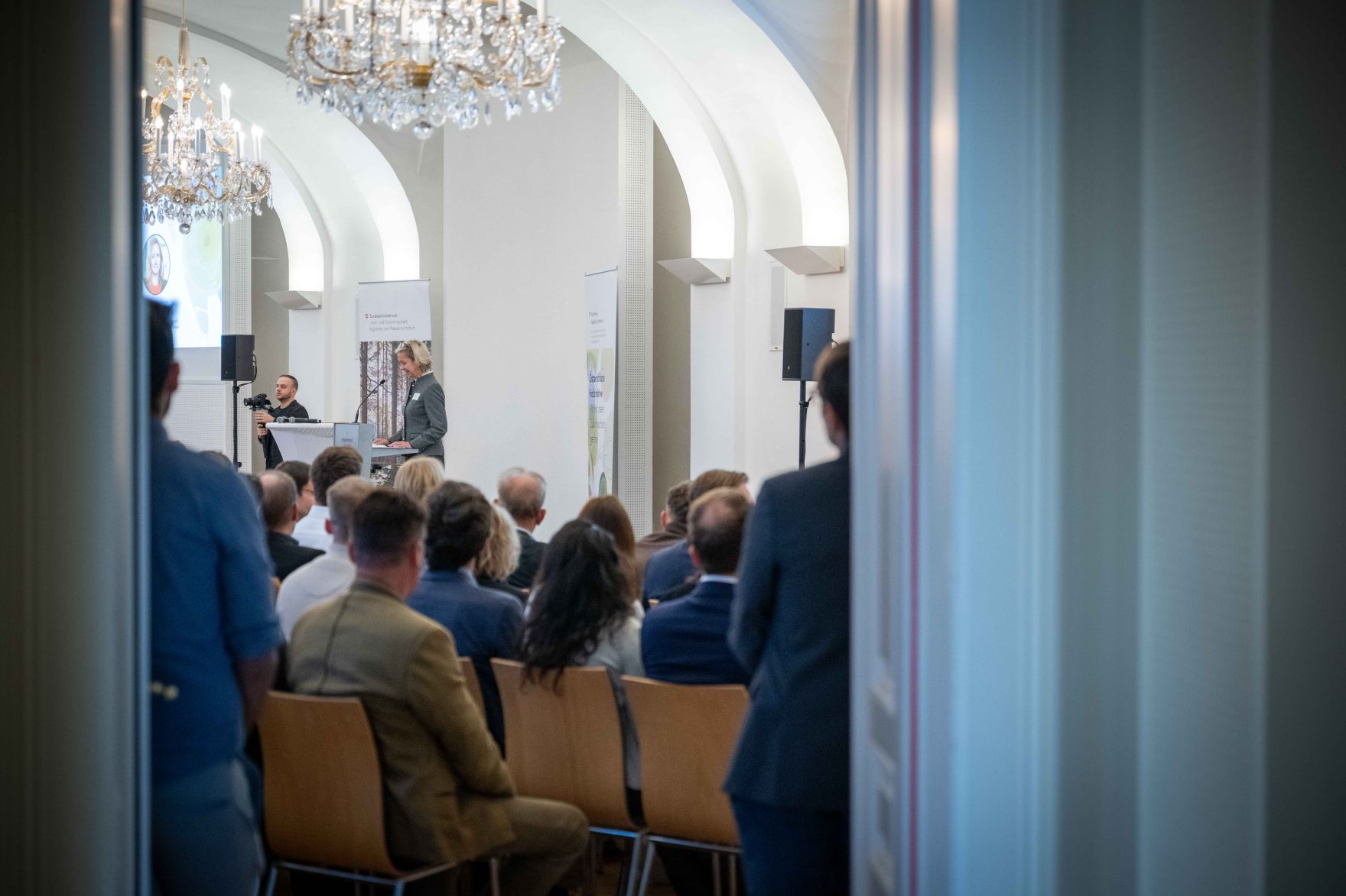 DSC_8101.jpg Der woodCircle „Gemeinsam die Zukunft der Österreichischen Holzinitiative gestalten und Erfolge feiern“ fand am 21. Oktober 2024 im Schloss Schönbrunn statt.