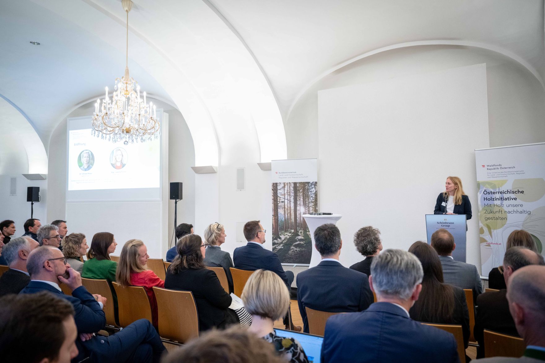 Der woodCircle &bdquo;Gemeinsam die Zukunft der &Ouml;sterreichischen Holzinitiative gestalten und Erfolge feiern&ldquo; fand am 21. Oktober 2024 im Schloss Sch&ouml;nbrunn statt.