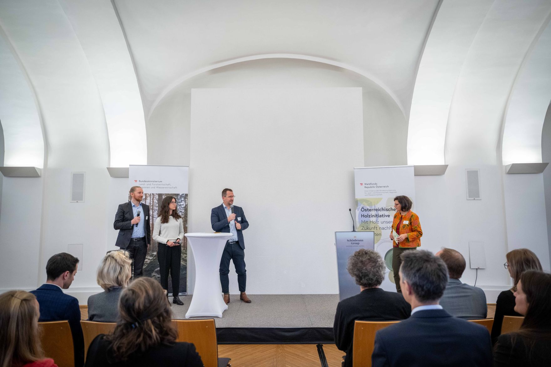 Der woodCircle &bdquo;Gemeinsam die Zukunft der &Ouml;sterreichischen Holzinitiative gestalten und Erfolge feiern&ldquo; fand am 21. Oktober 2024 im Schloss Sch&ouml;nbrunn statt.
