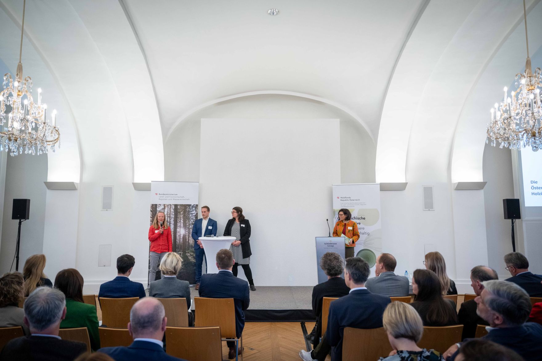Der woodCircle &bdquo;Gemeinsam die Zukunft der &Ouml;sterreichischen Holzinitiative gestalten und Erfolge feiern&ldquo; fand am 21. Oktober 2024 im Schloss Sch&ouml;nbrunn statt.