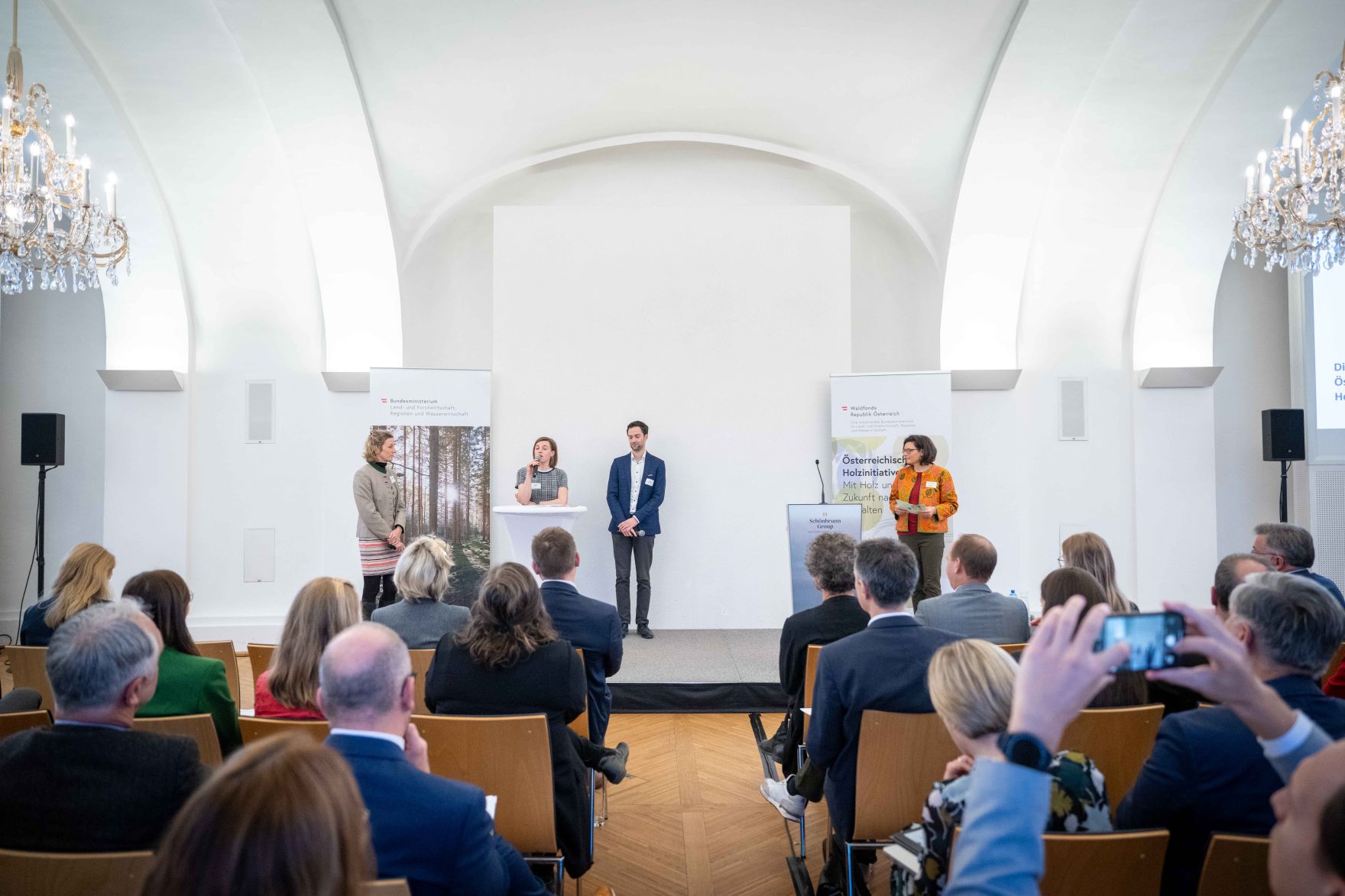 Der woodCircle &bdquo;Gemeinsam die Zukunft der &Ouml;sterreichischen Holzinitiative gestalten und Erfolge feiern&ldquo; fand am 21. Oktober 2024 im Schloss Sch&ouml;nbrunn statt.