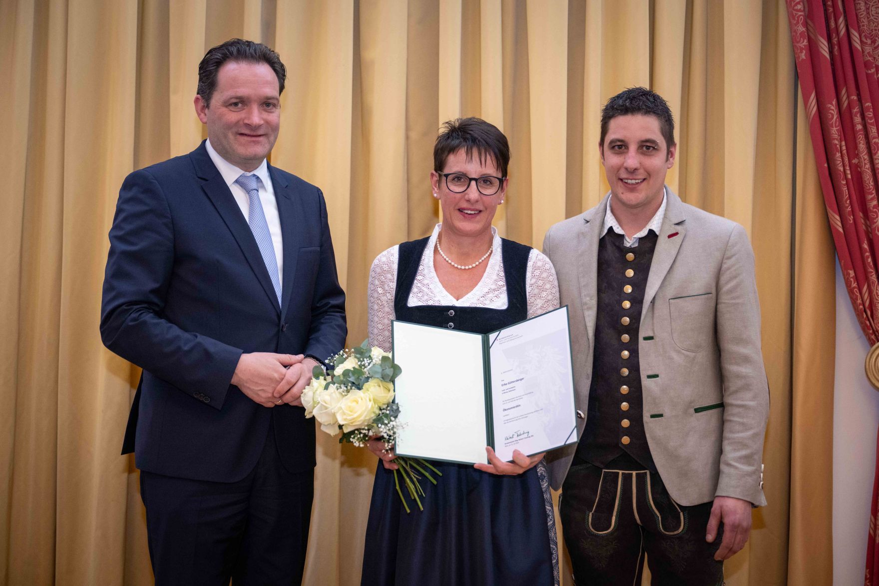 Herr Bundesminister Norbert Totschnig verlieh im Palais Coburg den Titel &Ouml;konomierat / &Ouml;konomier&auml;tin.