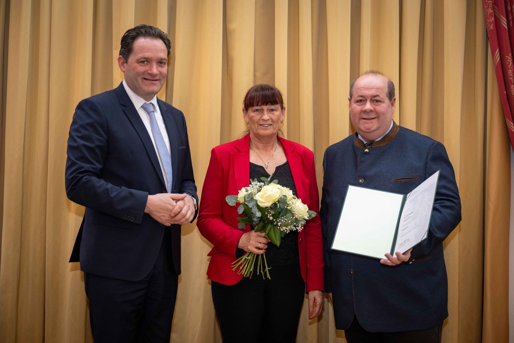 Herr Bundesminister Norbert Totschnig verlieh im Palais Coburg den Titel &Ouml;konomierat / &Ouml;konomier&auml;tin.