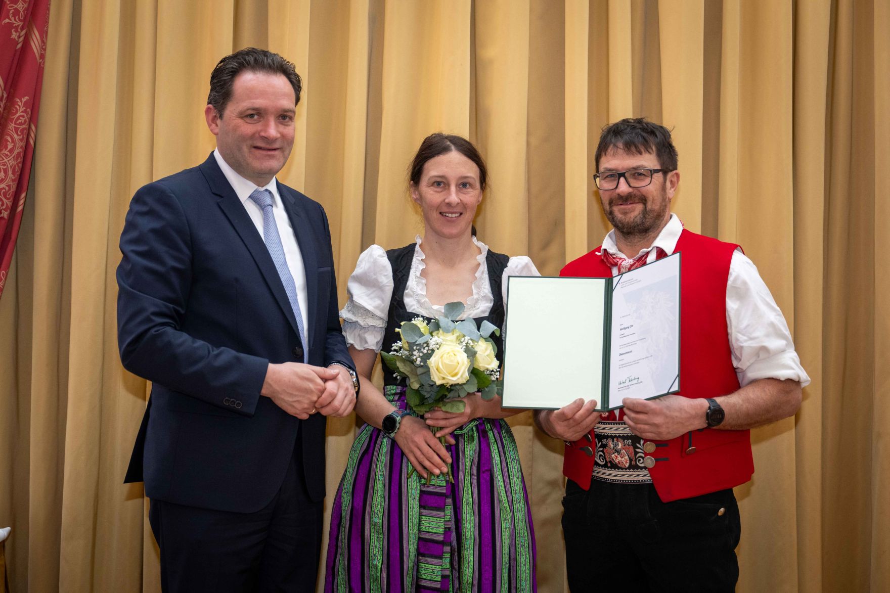 Herr Bundesminister Norbert Totschnig verlieh im Palais Coburg den Titel &Ouml;konomierat / &Ouml;konomier&auml;tin.