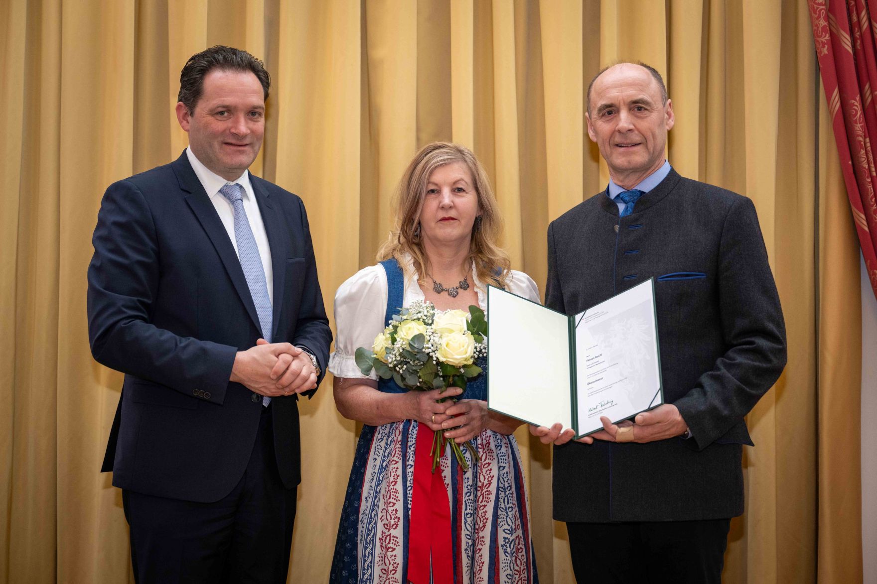 Herr Bundesminister Norbert Totschnig verlieh im Palais Coburg den Titel &Ouml;konomierat / &Ouml;konomier&auml;tin.