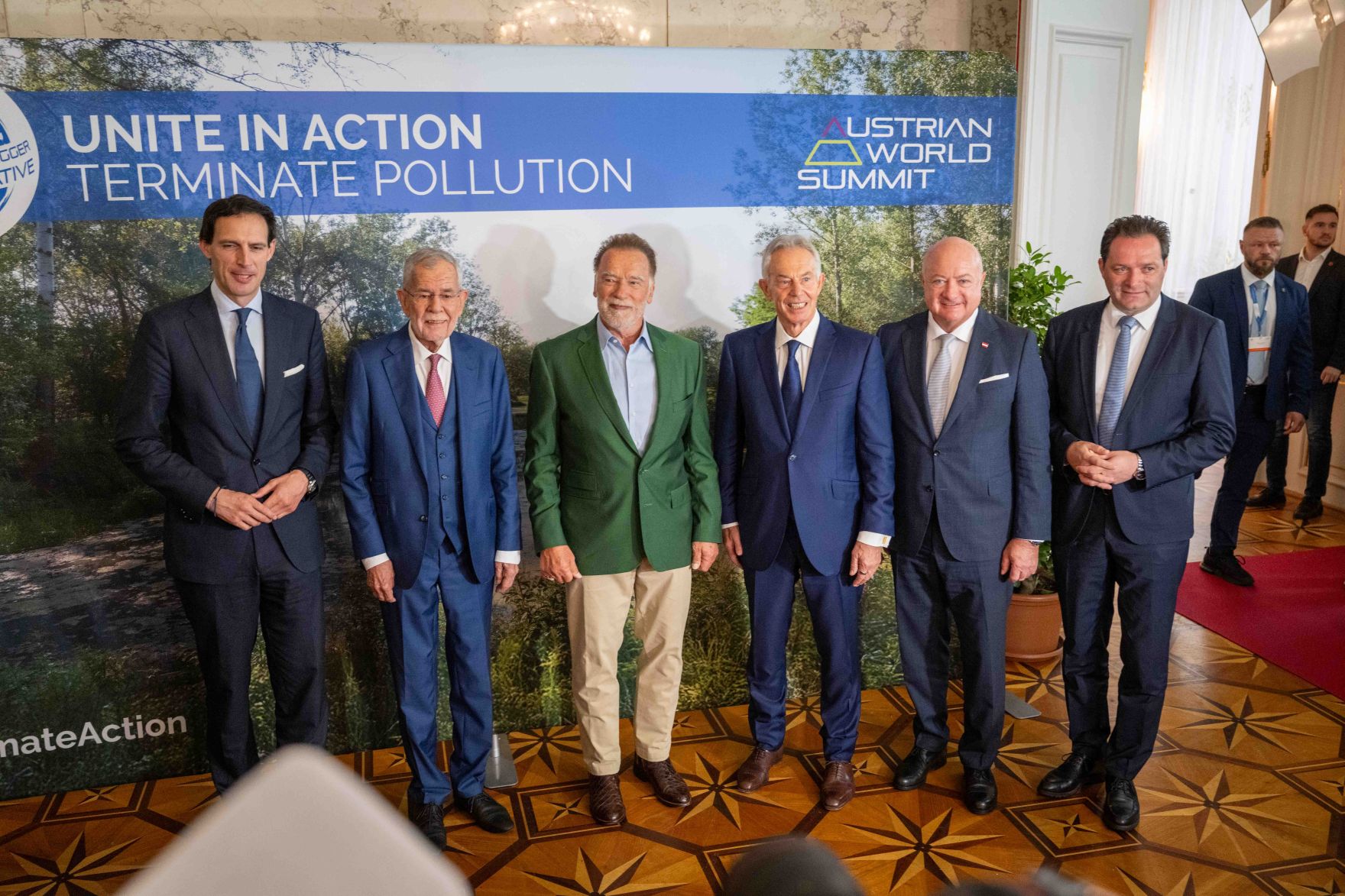 DSC_2393.jpg Rund 1.500 Menschen aus aller Welt besuchen den Klimagipfel, um gemeinsam an Lösungen für eine klimafreundliche Zukunft zu arbeiten. Etwa 40 Redner und Rednerinnen aus Politik, Wirtschaft und Gesellschaft nehmen insgesamt teil - darunter auch Herr Bundesminister Norbert Totschnig.