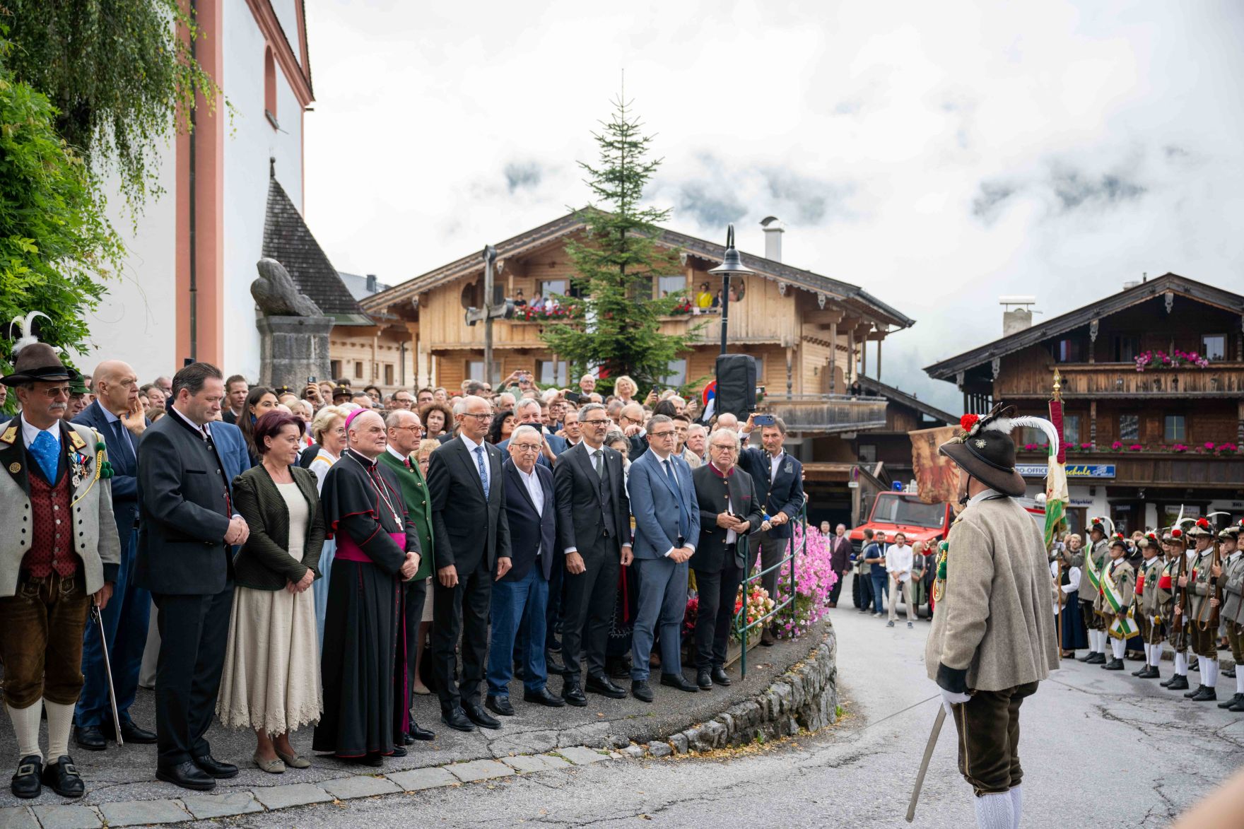Herr Bundesminister nahm an der Er&ouml;ffnung des europ&auml;ischen Forum Alpbach teil. Erst folgte eine heilige Messe, danach ein landes&uuml;blicher Empfang.