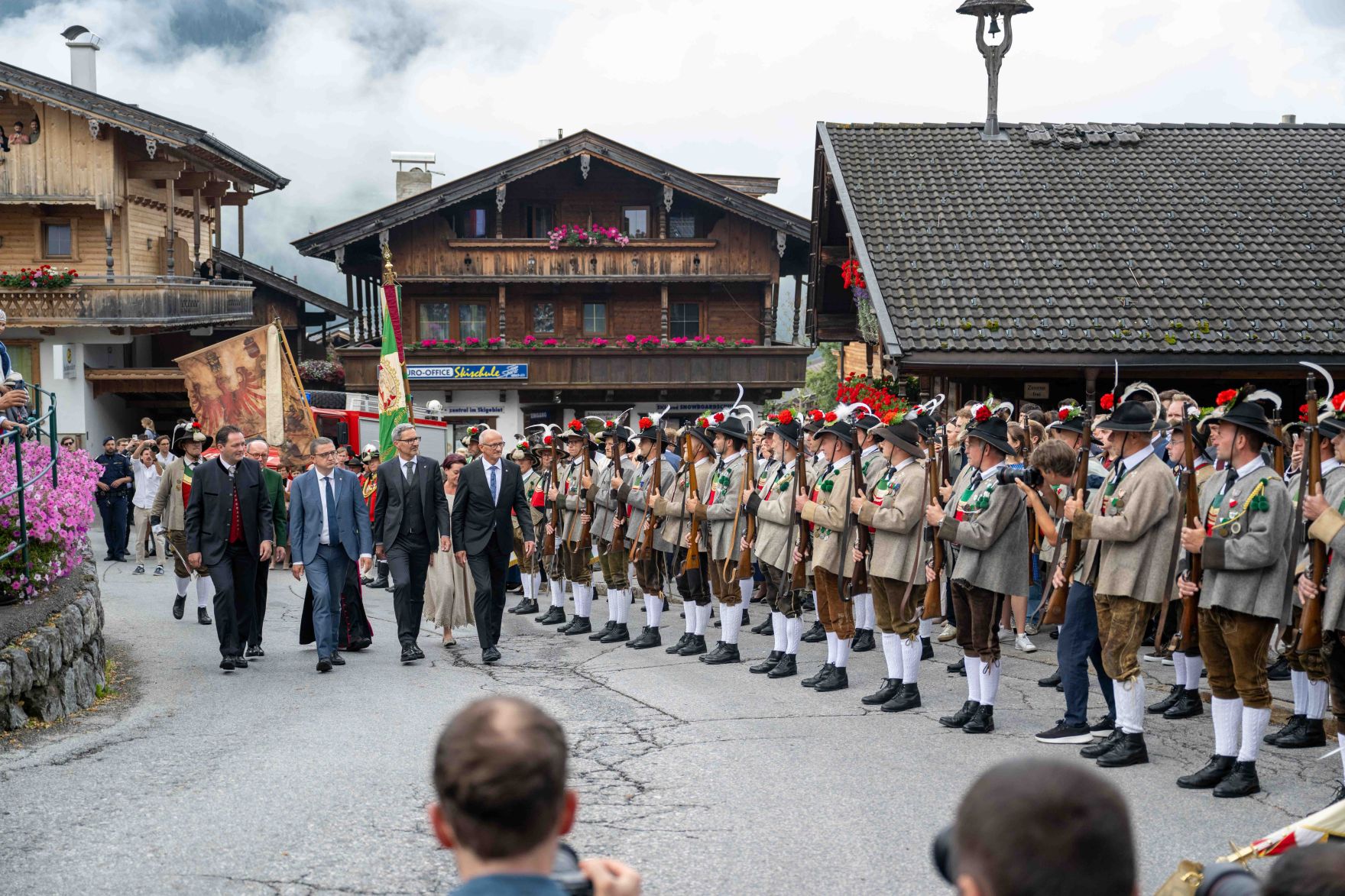 Herr Bundesminister nahm an der Er&ouml;ffnung des europ&auml;ischen Forum Alpbach teil. Erst folgte eine heilige Messe, danach ein landes&uuml;blicher Empfang.